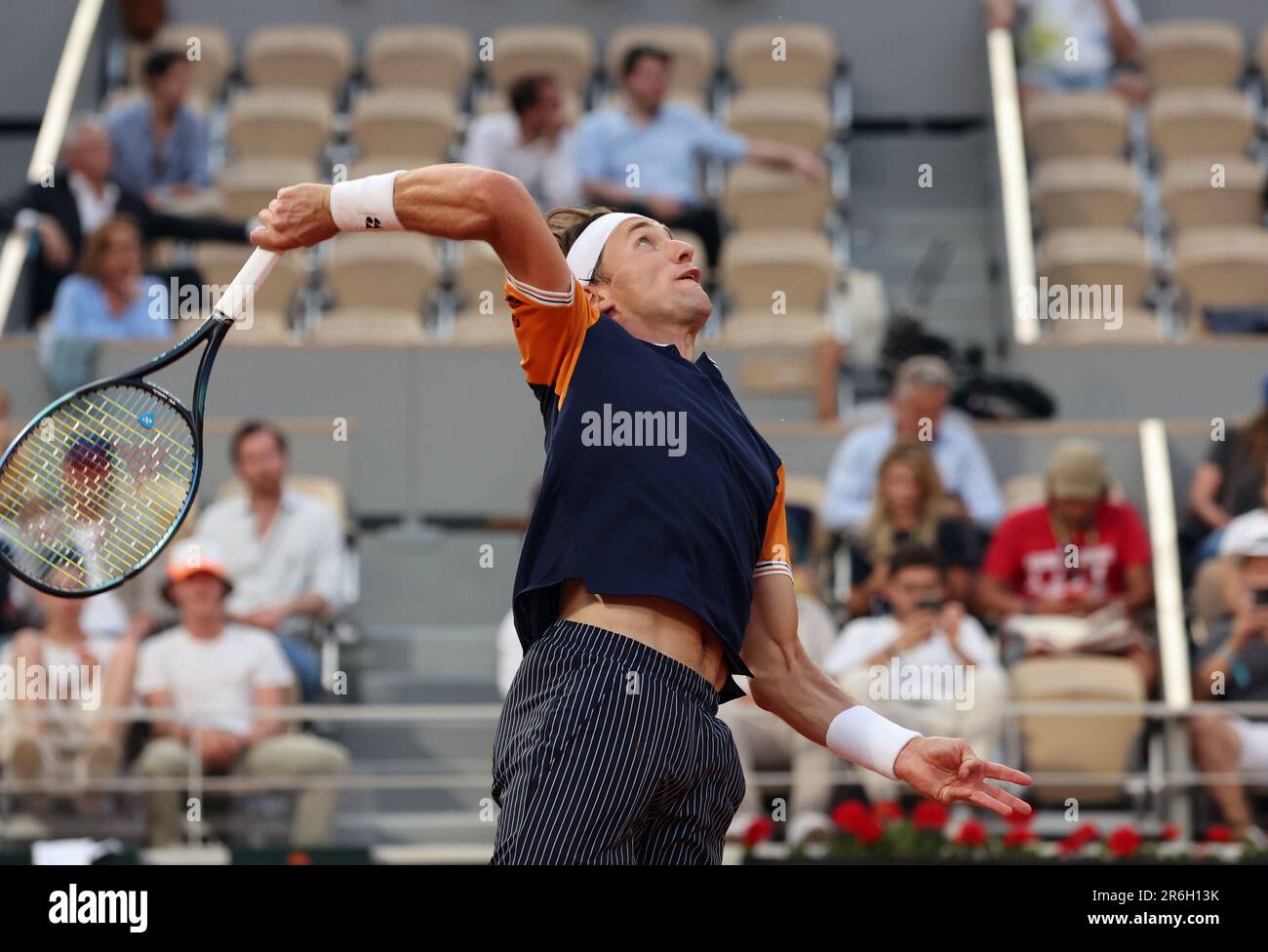 Paris, France. 09th juin 2023. Casper Ruud, de Norvège, qui a été classé quatrième, joue contre Alexandre Zverev, d'Allemagne, à l'Open de tennis français à Paris, en France, vendredi, 9 juin 2023. Ruud a remporté 6-3, 6-4, 6-0 et s'est qualifié pour la finale. Photo de Maya Vidon-White/UPI crédit: UPI/Alay Live News Banque D'Images