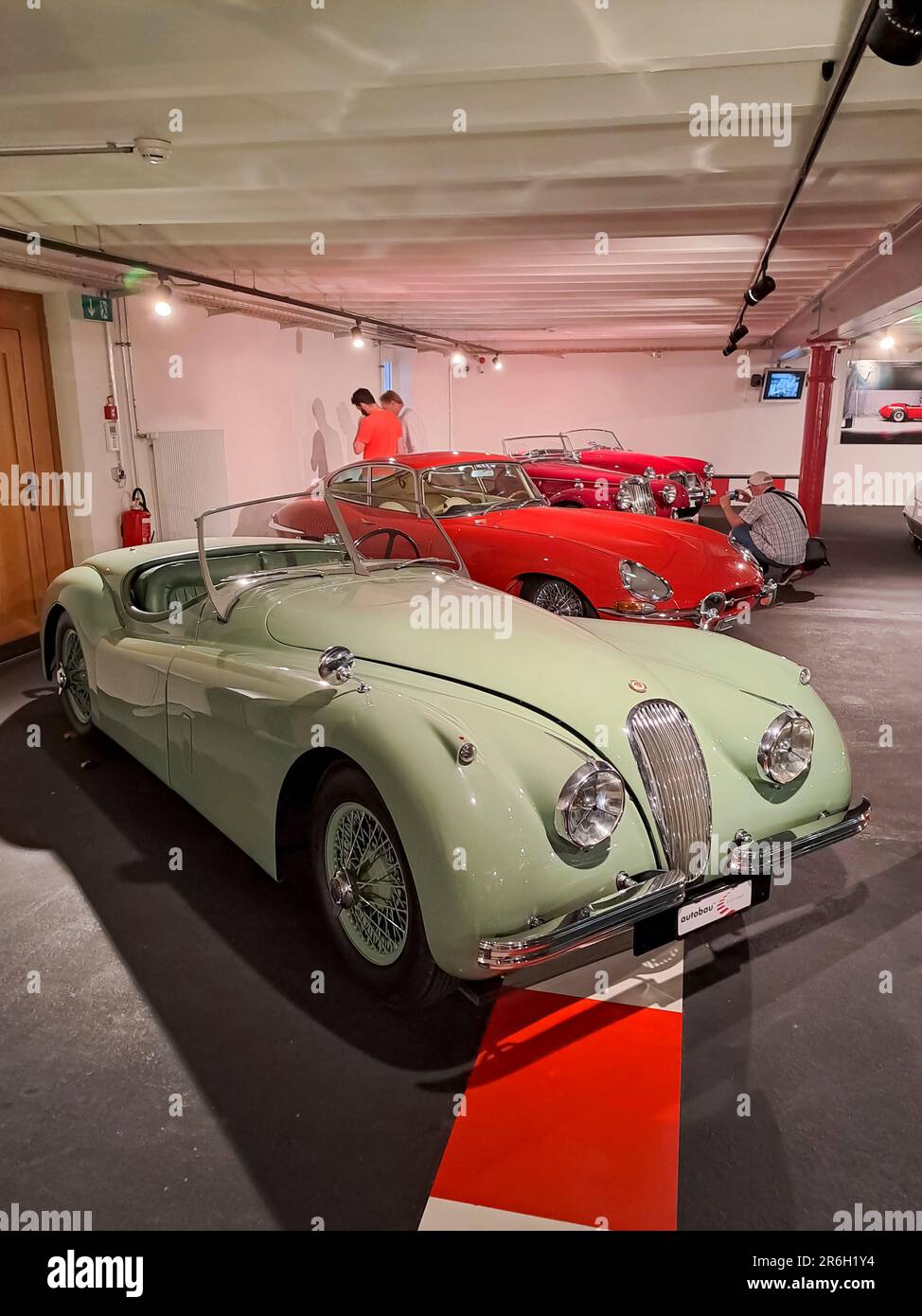 ROMANSHORN, SUISSE - 4 JUIN 2023 : véhicule classique britannique Jaguar XK120 dans le musée privé de Romanshorn Banque D'Images
