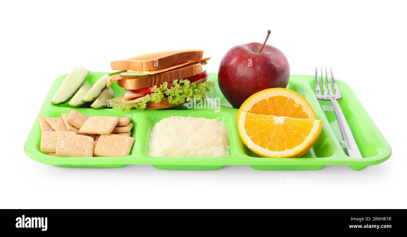 Plateau de service avec des aliments sains savoureux isolés sur blanc. Dîner scolaire Banque D'Images