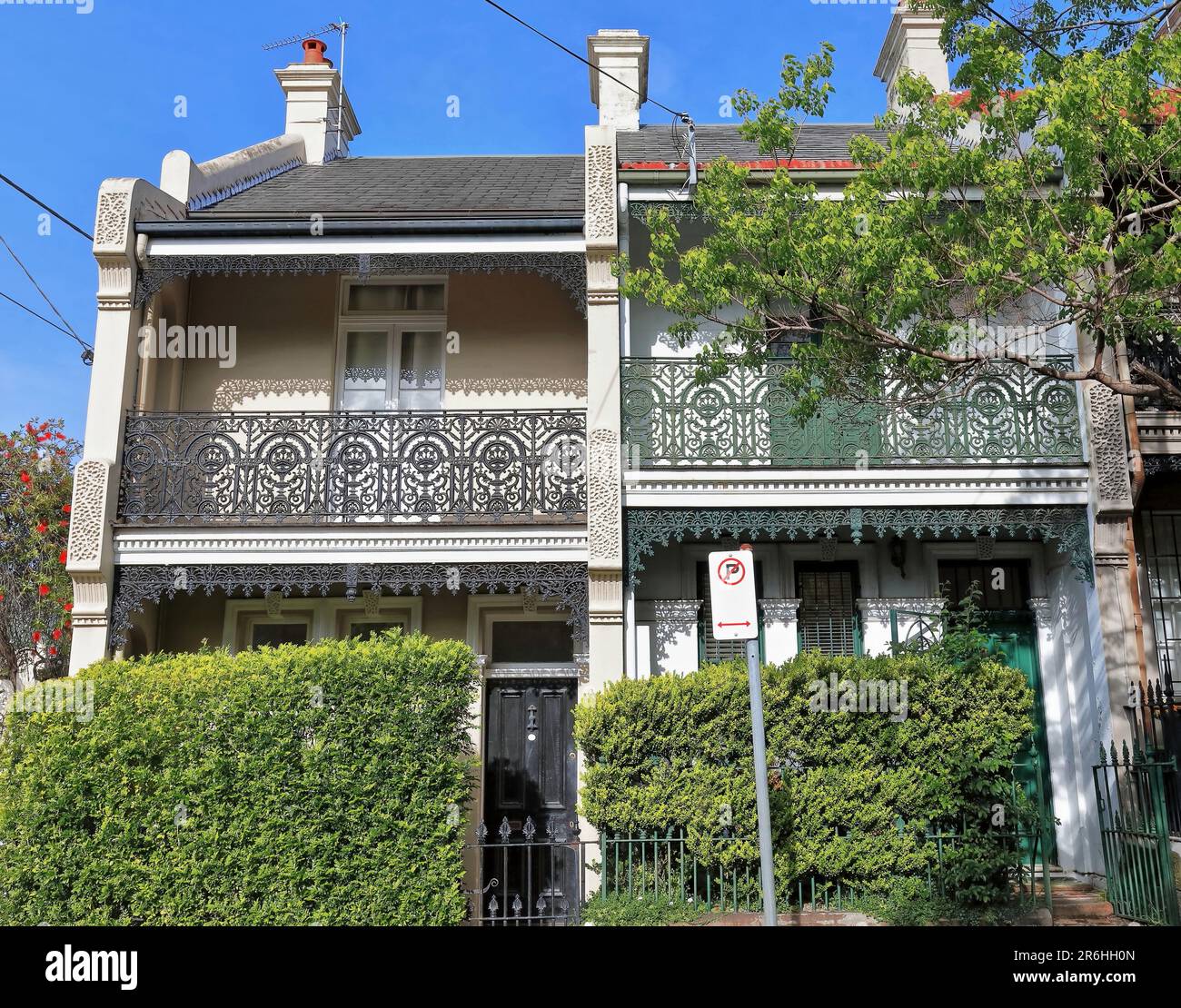 687 portes de maisons en terrasse de style filigree victorien avec frise en fonte sur Glenmore Road, Paddington. Sydney-Australie. Banque D'Images