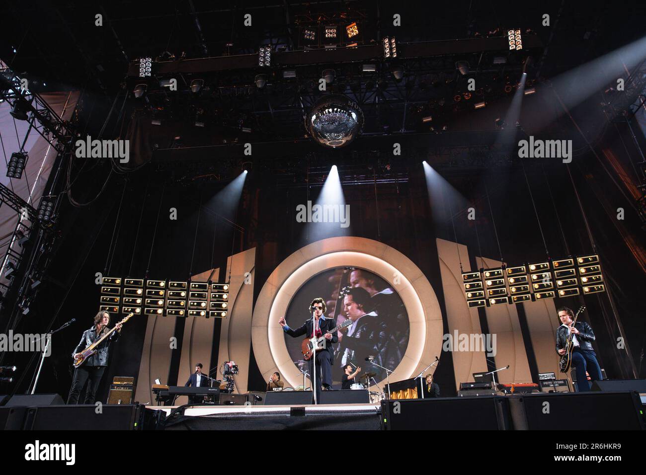 9 juin 2023 : Alex Turner, Jamie Cook, Nick O'Malley et Matt Helders des Arctic Monkeys exécutent un spectacle complet dans le parc Hillsborough, juin 2023. C'est la première de deux nuits que le groupe jouera dans le cadre de sa tournée d'été 2023 au Royaume-Uni. (Credit image: © Myles Wright/ZUMA Press Wire) USAGE ÉDITORIAL SEULEMENT! Non destiné À un usage commercial ! Banque D'Images 9 juin 2023 : Alex Turner, Jamie Cook, Nick O'Malley et Matt Helders des Arctic Monkeys exécutent un spectacle complet dans le parc Hillsborough, juin 2023. C'est la première de deux nuits que le groupe jouera dans le cadre de sa tournée d'été 2023 au Royaume-Uni. (Credit image: © Myles Wright/ZUMA Press Wire) USAGE ÉDITORIAL SEULEMENT! Non destiné À un usage commercial ! Banque D'Images