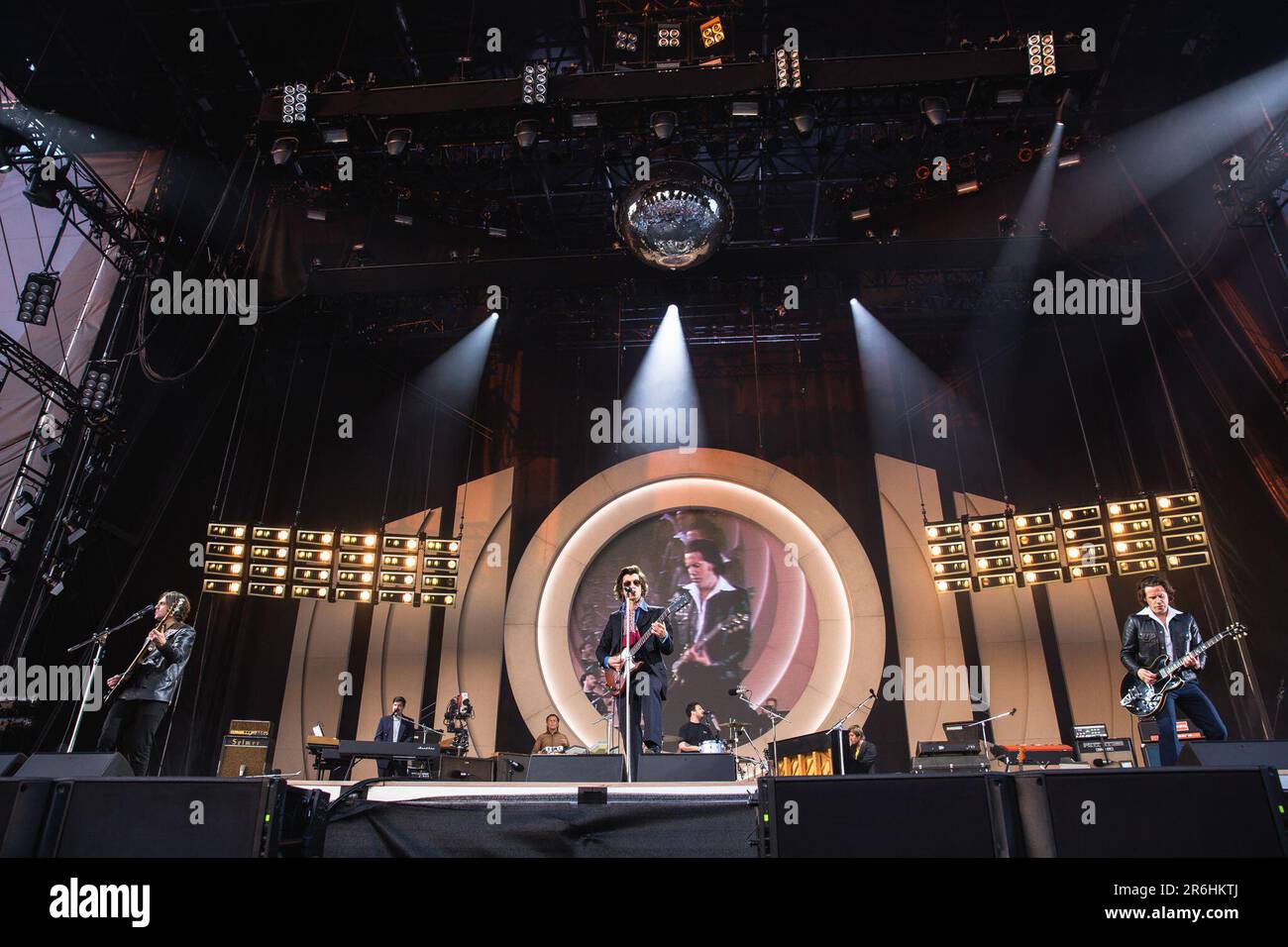 9 juin 2023 : Alex Turner, Jamie Cook, Nick O'Malley et Matt Helders des Arctic Monkeys exécutent un spectacle complet dans le parc Hillsborough, juin 2023. C'est la première de deux nuits que le groupe jouera dans le cadre de sa tournée d'été 2023 au Royaume-Uni. (Credit image: © Myles Wright/ZUMA Press Wire) USAGE ÉDITORIAL SEULEMENT! Non destiné À un usage commercial ! Banque D'Images 9 juin 2023 : Alex Turner, Jamie Cook, Nick O'Malley et Matt Helders des Arctic Monkeys exécutent un spectacle complet dans le parc Hillsborough, juin 2023. C'est la première de deux nuits que le groupe jouera dans le cadre de sa tournée d'été 2023 au Royaume-Uni. (Credit image: © Myles Wright/ZUMA Press Wire) USAGE ÉDITORIAL SEULEMENT! Non destiné À un usage commercial ! Banque D'Images