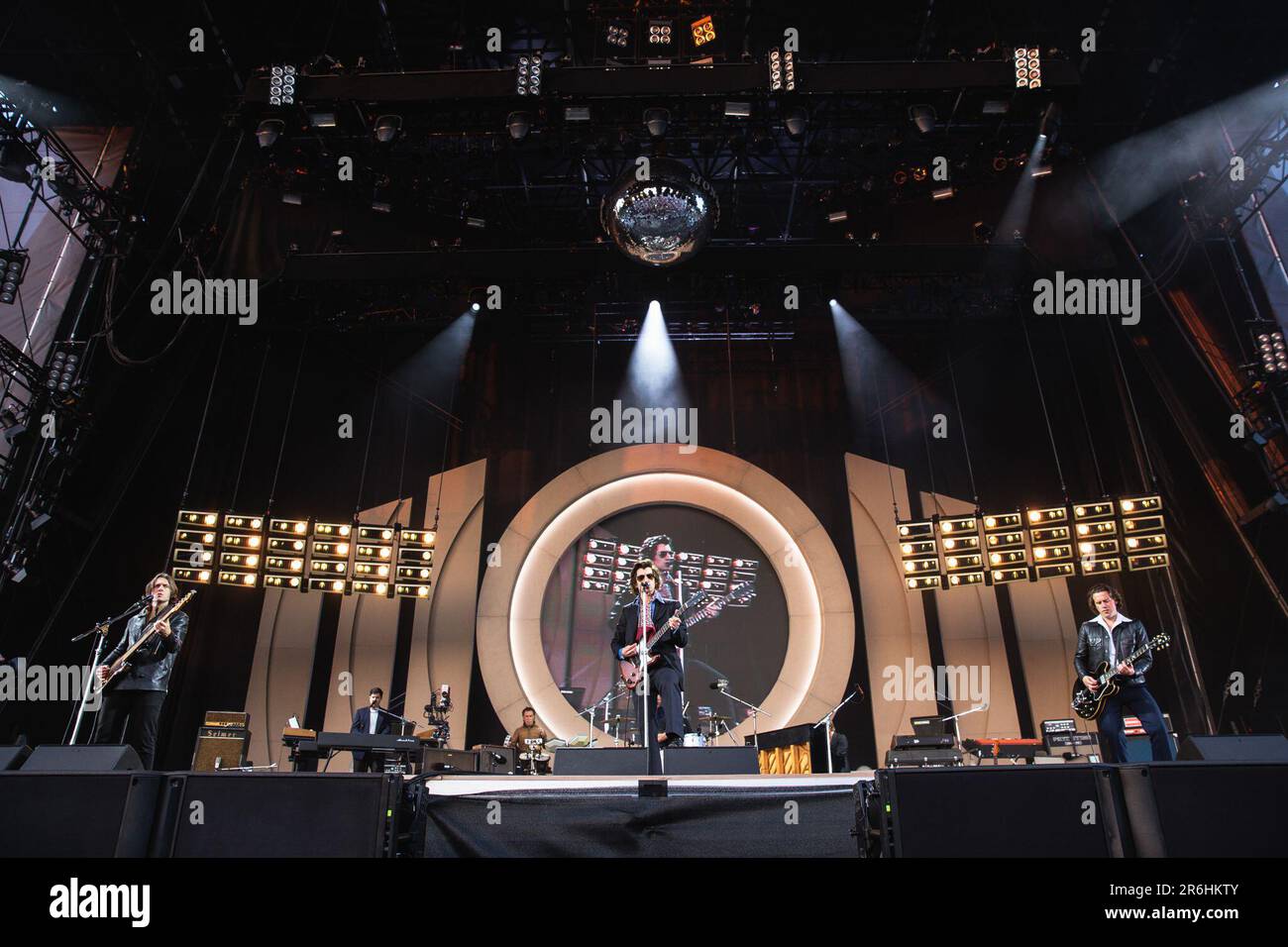 9 juin 2023 : Alex Turner, Jamie Cook, Nick O'Malley et Matt Helders des Arctic Monkeys exécutent un spectacle complet dans le parc Hillsborough, juin 2023. C'est la première de deux nuits que le groupe jouera dans le cadre de sa tournée d'été 2023 au Royaume-Uni. (Credit image: © Myles Wright/ZUMA Press Wire) USAGE ÉDITORIAL SEULEMENT! Non destiné À un usage commercial ! Banque D'Images 9 juin 2023 : Alex Turner, Jamie Cook, Nick O'Malley et Matt Helders des Arctic Monkeys exécutent un spectacle complet dans le parc Hillsborough, juin 2023. C'est la première de deux nuits que le groupe jouera dans le cadre de sa tournée d'été 2023 au Royaume-Uni. (Credit image: © Myles Wright/ZUMA Press Wire) USAGE ÉDITORIAL SEULEMENT! Non destiné À un usage commercial ! Banque D'Images