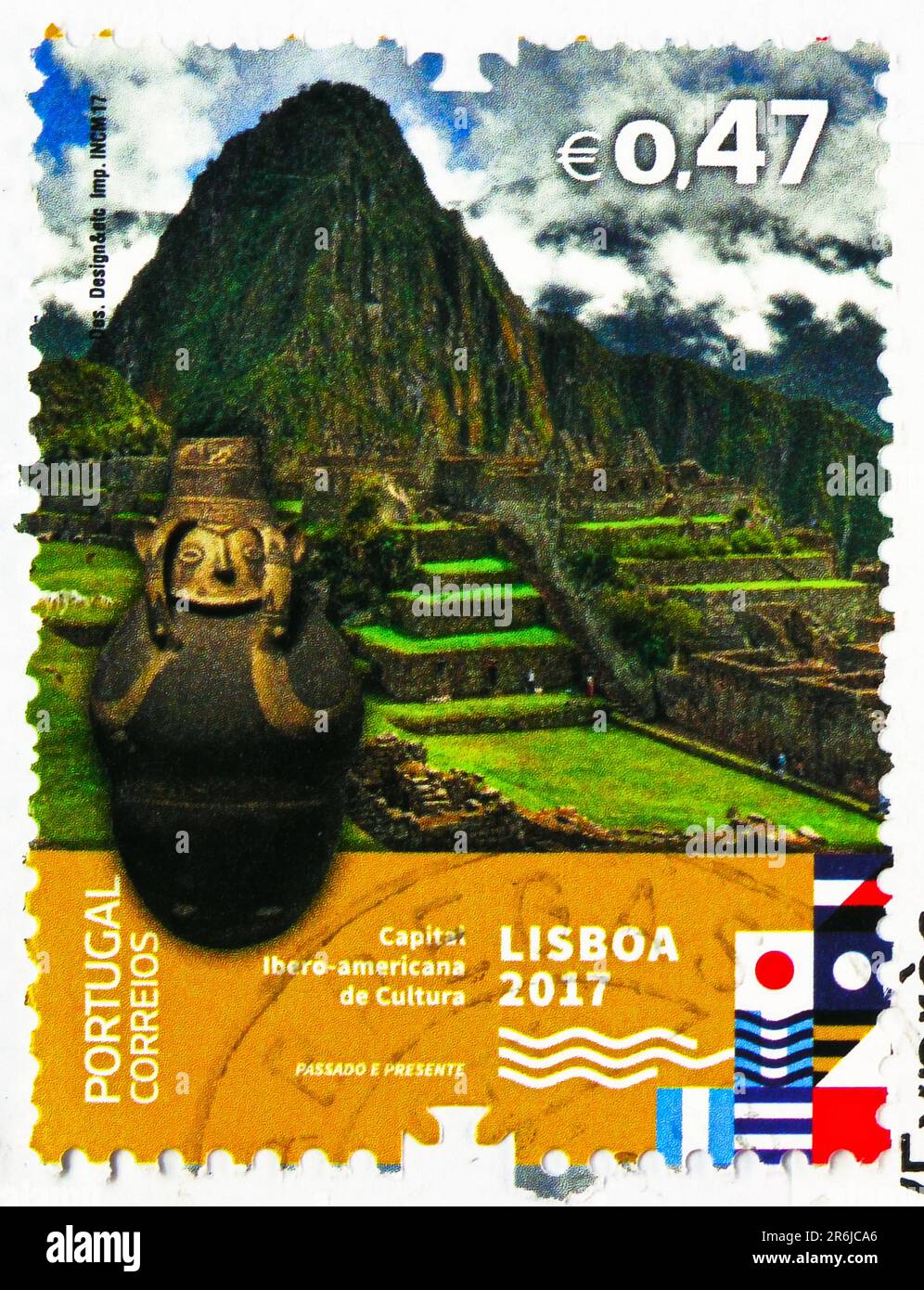 MOSCOU, RUSSIE - JUIN 3 2023: Timbre-poste imprimé au Portugal montre vase céramique, Pérou (12th - 16th siècle) et Machu Piccu, Lisbonne - Ibero-Amérique Banque D'Images
