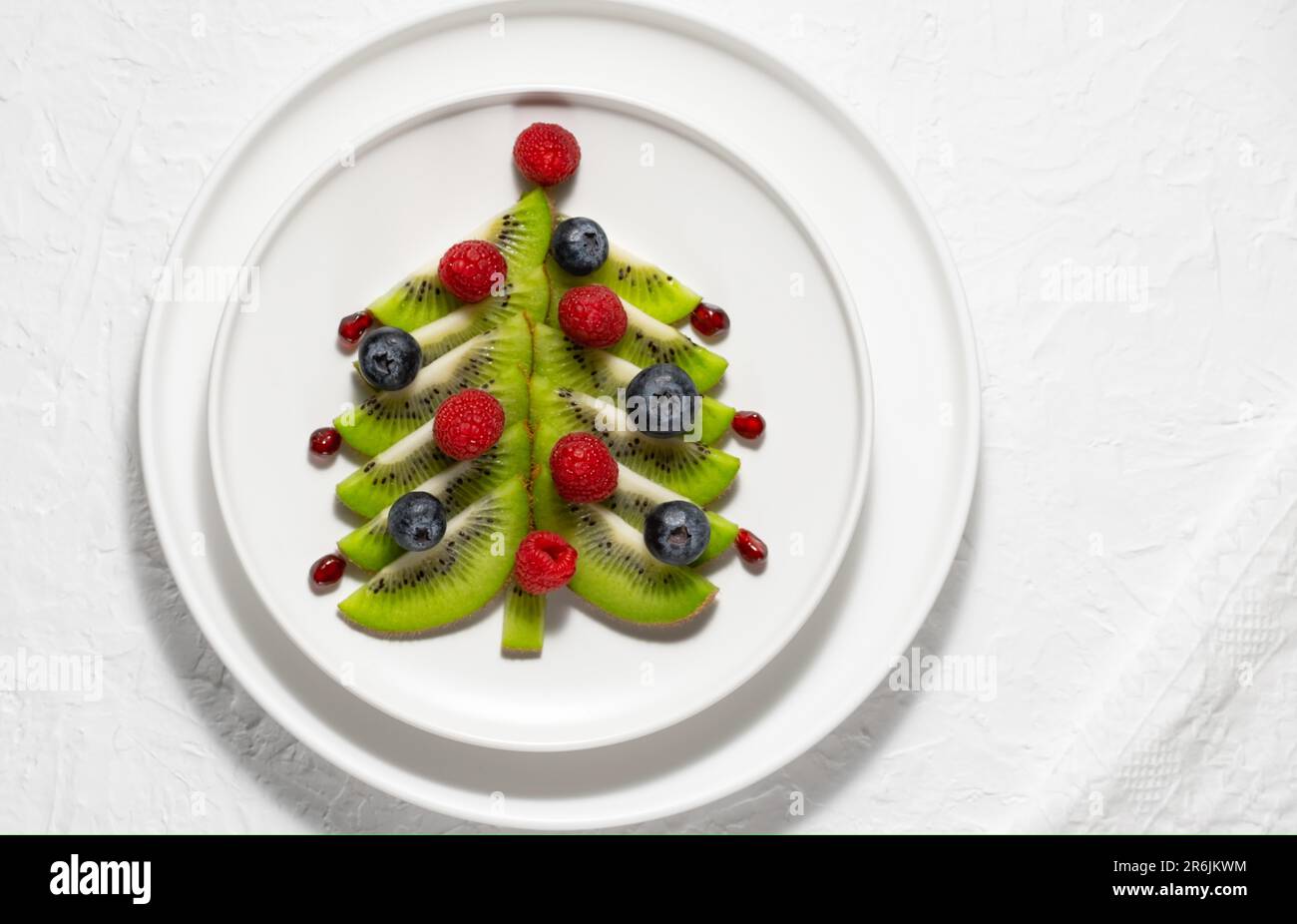 Arbre de Noël comestible drôle, idée de petit déjeuner de Noël pour les enfants. Copier l'espace Banque D'Images