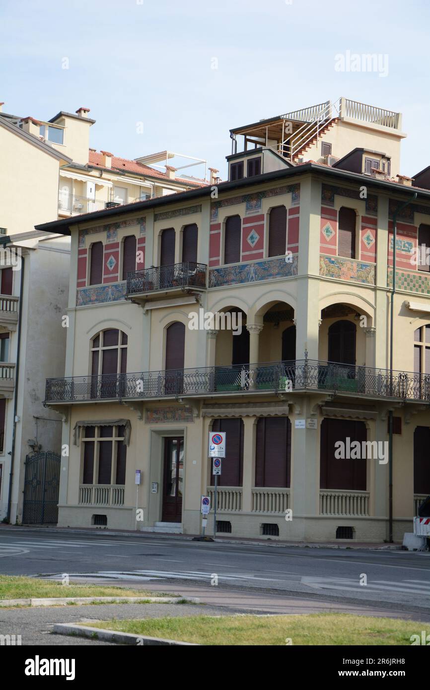 Viareggio Italie - AVRIL 30 2023: Viareggio est la célèbre station balnéaire sur la côte de la mer Ligurienne. Province Lucca région Toscane de l'Italie Banque D'Images