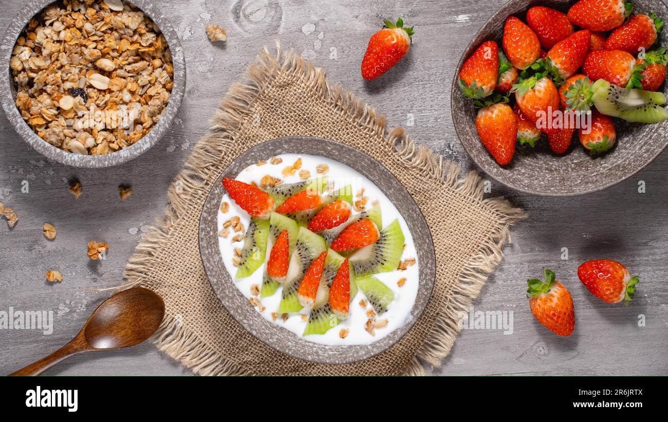 Drôle d'arbre de Noël comestibles, idée pour les enfants déjeuner de Noël Banque D'Images