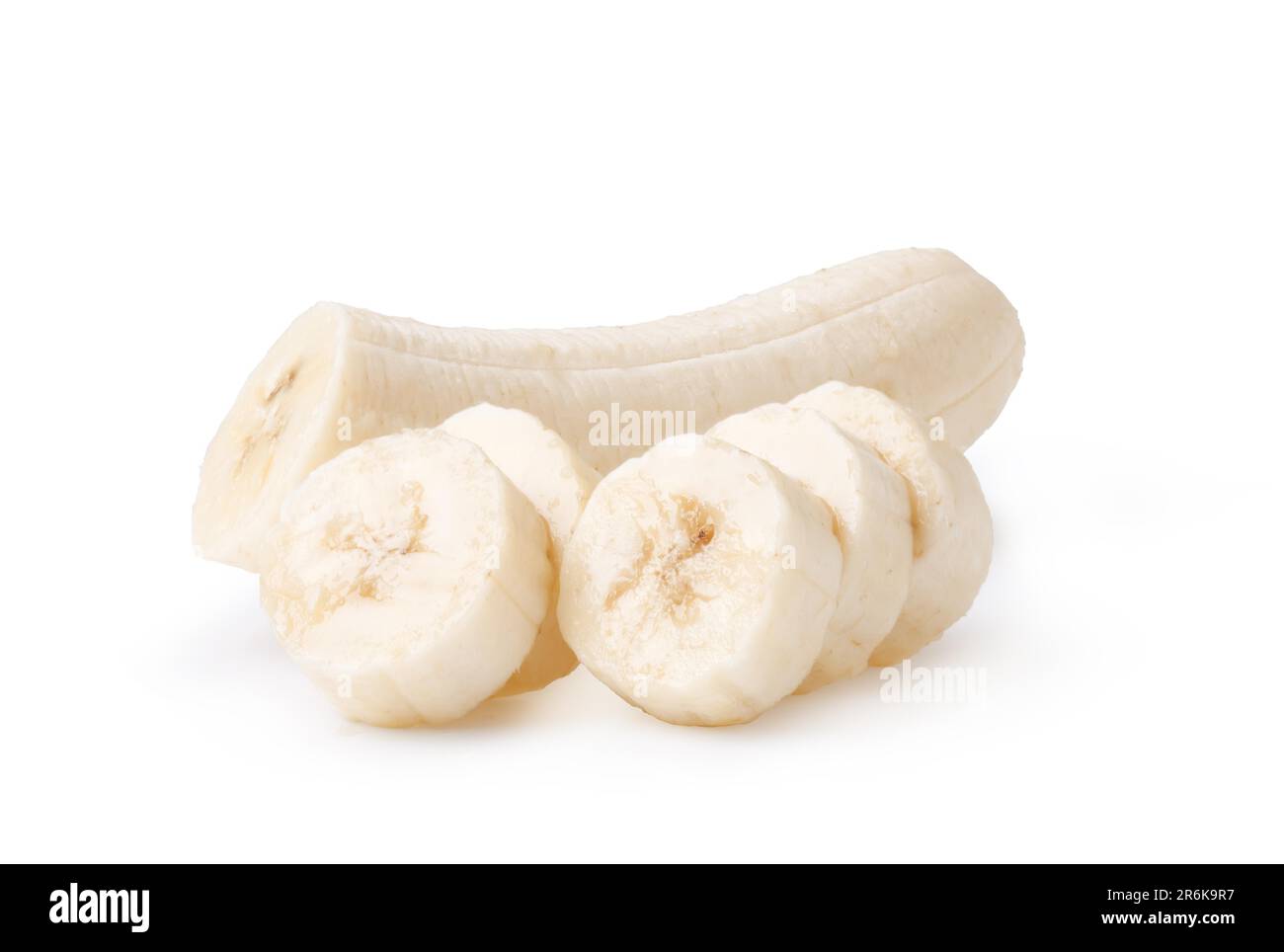 Des tranches de banane sur un fond blanc Banque D'Images