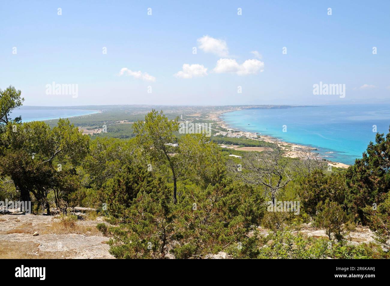 Vue sur es Calo de Sant Agusti, El Pilar de la Mola, Formentera, Pitiusa, Iles Baléares, Espagne Banque D'Images