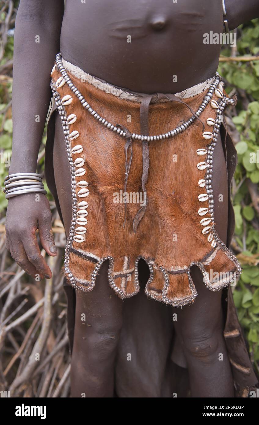 Nyangatom femme avec loinCloth, Bume, Buma, Bumi, tribu, -Tribu, Omo Valley, Ethiopie Banque D'Images