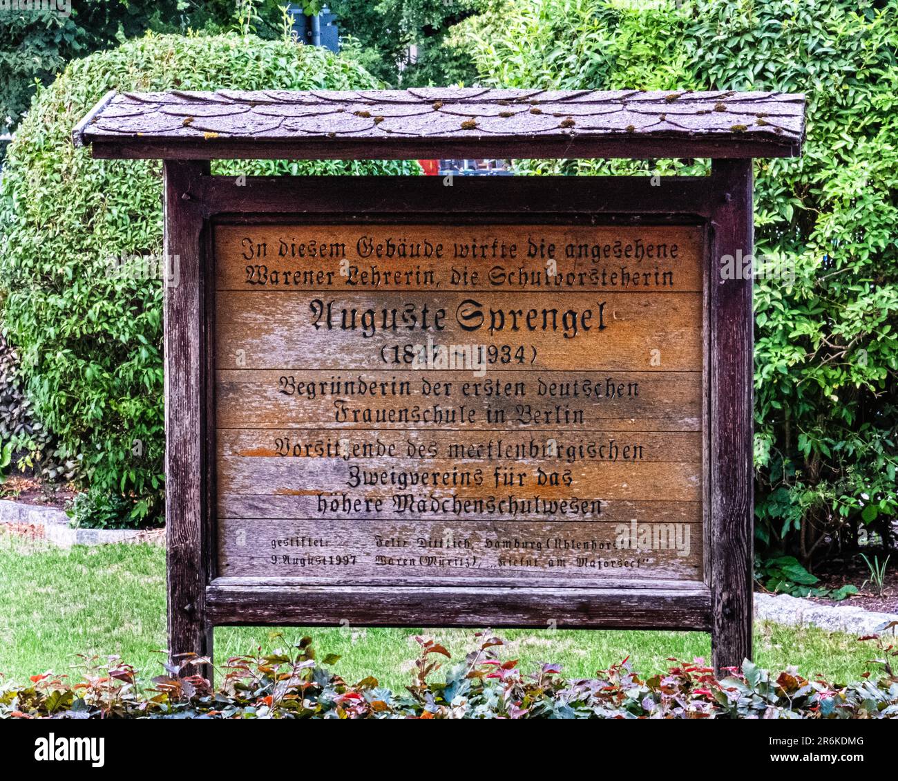 Auguste Sprengel 1847-1934, Memorial Board for German Educator & Founder of German Women's School mouvement, Waren (Müritz), Allemagne Banque D'Images