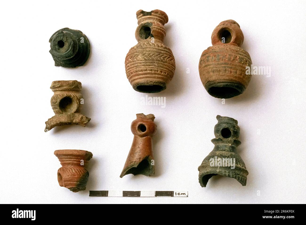 Pipes de fumée en terre cuite du 7th siècle, Tamil Nadu, Inde du Sud, Inde, Asie Banque D'Images
