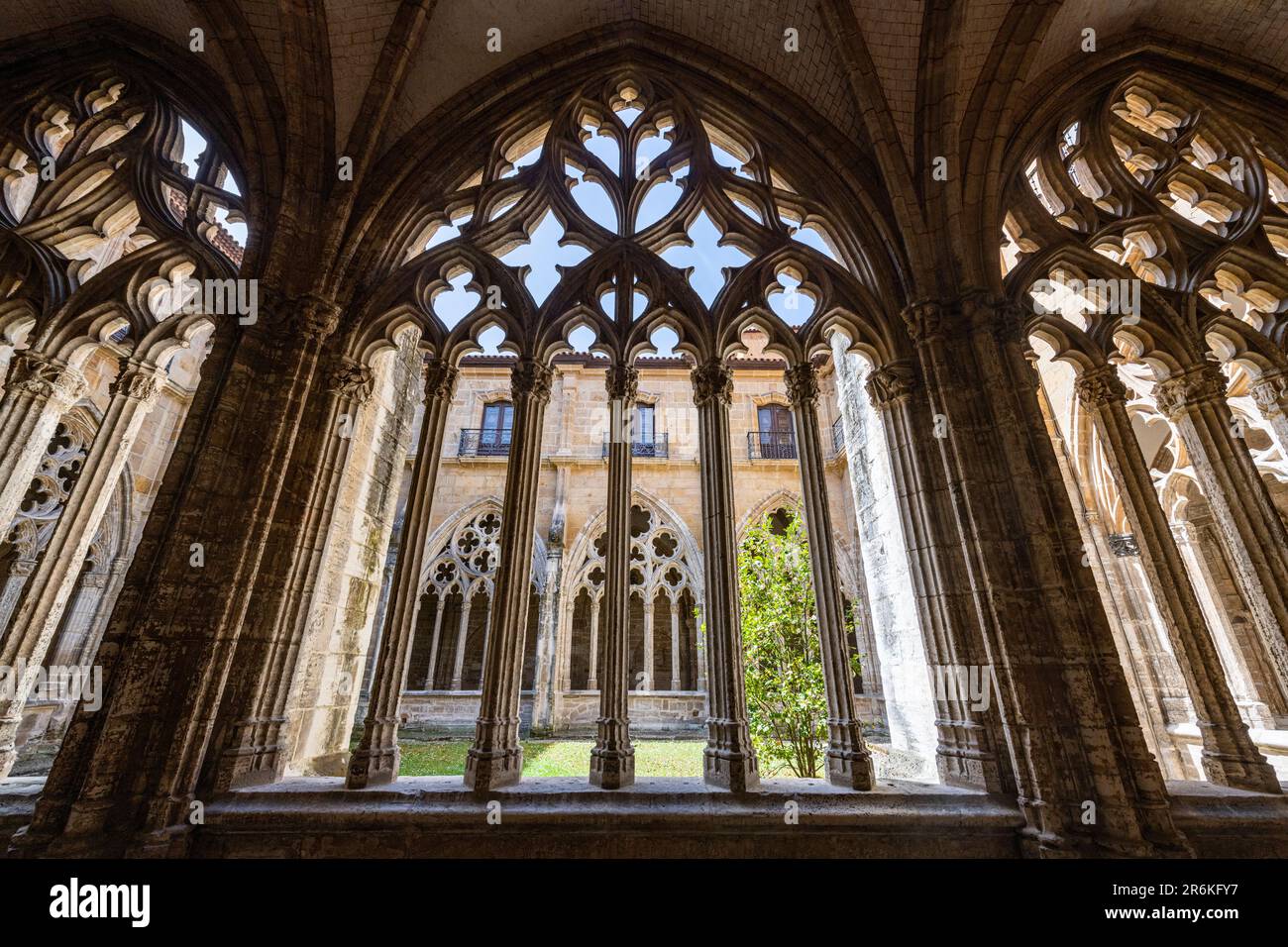 Cloître de la cathédrale de San Salvador, Oviedo, site du patrimoine mondial de l'UNESCO, Asturies, Espagne, Europe Banque D'Images
