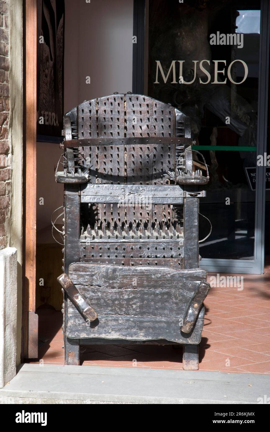 Ancienne chaise de torture, Musée, Museo della Tortura, Volterra, Toscane, Italie Banque D'Images