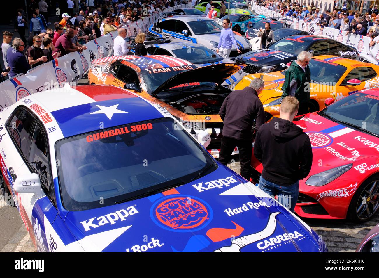 Édimbourg, Écosse, Royaume-Uni. 10th juin 2023. Le rallye Gumball 3000 annuel 24th débute cette année à George Street avec une gamme de plus de 100 voitures allant des classiques personnalisés aux hypercars futuristes. EN VOITURE D'ÉDIMBOURG - LONDRES - AMSTERDAM - VERBIER - VENISE - BUDAPEST - PORTO MONTÉNÉGRO. Présence de célébrités, de superstars des médias sociaux et d'influenceurs. Crédit : Craig Brown/Alay Live News Banque D'Images