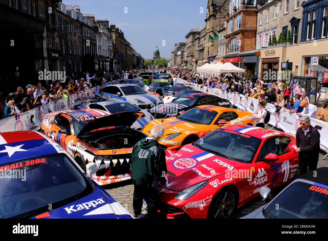 Édimbourg, Écosse, Royaume-Uni. 10th juin 2023. Le rallye Gumball 3000 annuel 24th débute cette année à George Street avec une gamme de plus de 100 voitures allant des classiques personnalisés aux hypercars futuristes. EN VOITURE D'ÉDIMBOURG - LONDRES - AMSTERDAM - VERBIER - VENISE - BUDAPEST - PORTO MONTÉNÉGRO. Présence de célébrités, de superstars des médias sociaux et d'influenceurs. Crédit : Craig Brown/Alay Live News Banque D'Images