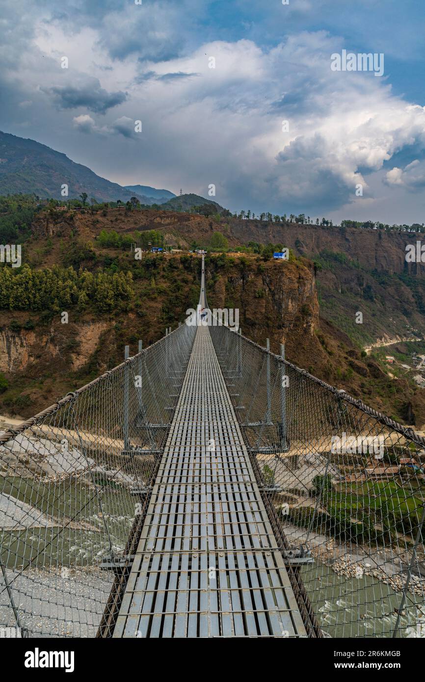 Pont suspendu de Pokhara au-dessus de la rivière Bhalam, Pokhara, Népal, Asie Banque D'Images