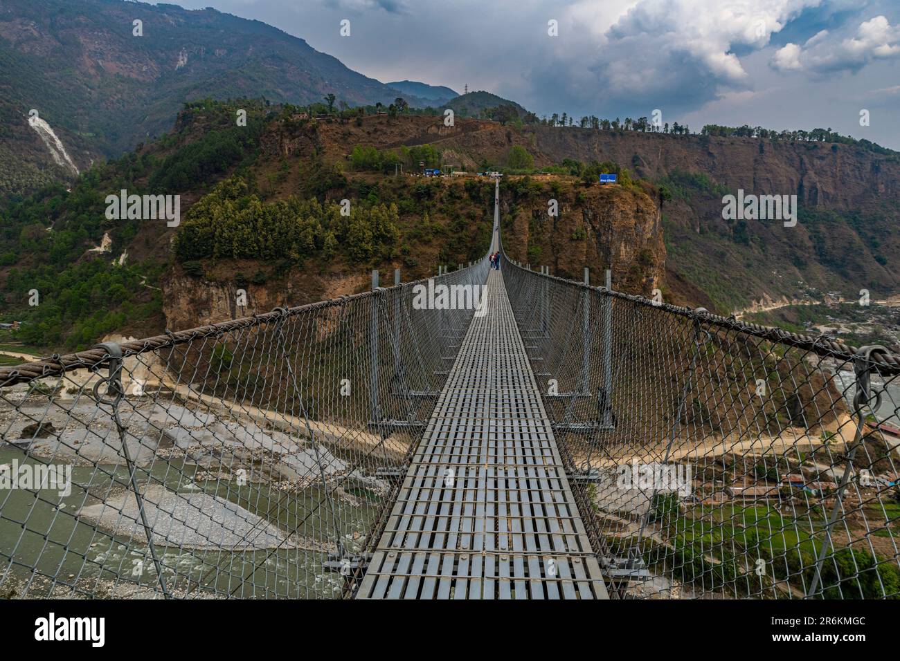 Pont suspendu de Pokhara au-dessus de la rivière Bhalam, Pokhara, Népal, Asie Banque D'Images