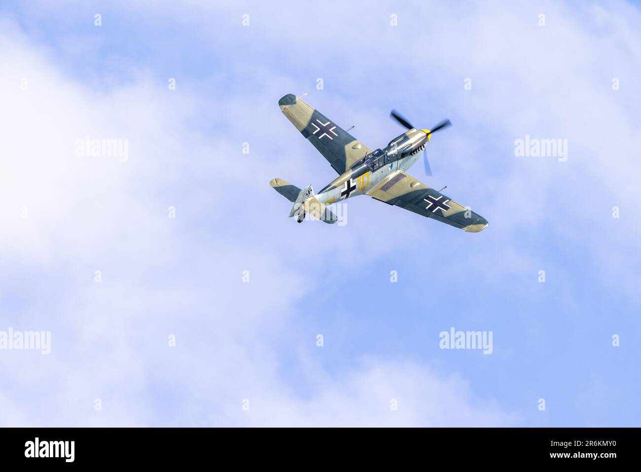 1949 Hispano HA-112 MIL Buchon 'G-AWHK' en avion à Shuttleworth dans le monde Airshow tenu à l'ancien aérodrome de Warden le 4th juin 2023. Banque D'Images