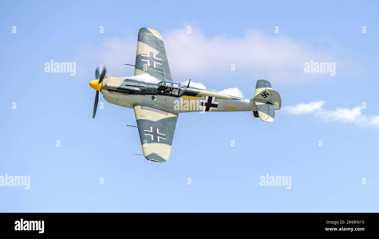 1949 Hispano HA-112 MIL Buchon 'G-AWHK' en avion à Shuttleworth dans le monde Airshow tenu à l'ancien aérodrome de Warden le 4th juin 2023. Banque D'Images
