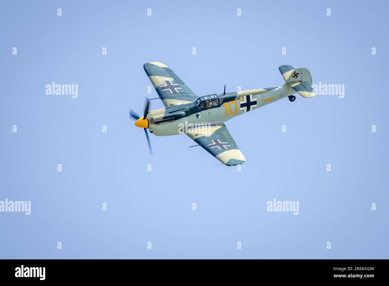 1949 Hispano HA-112 MIL Buchon 'G-AWHK' en avion à Shuttleworth dans le monde Airshow tenu à l'ancien aérodrome de Warden le 4th juin 2023. Banque D'Images