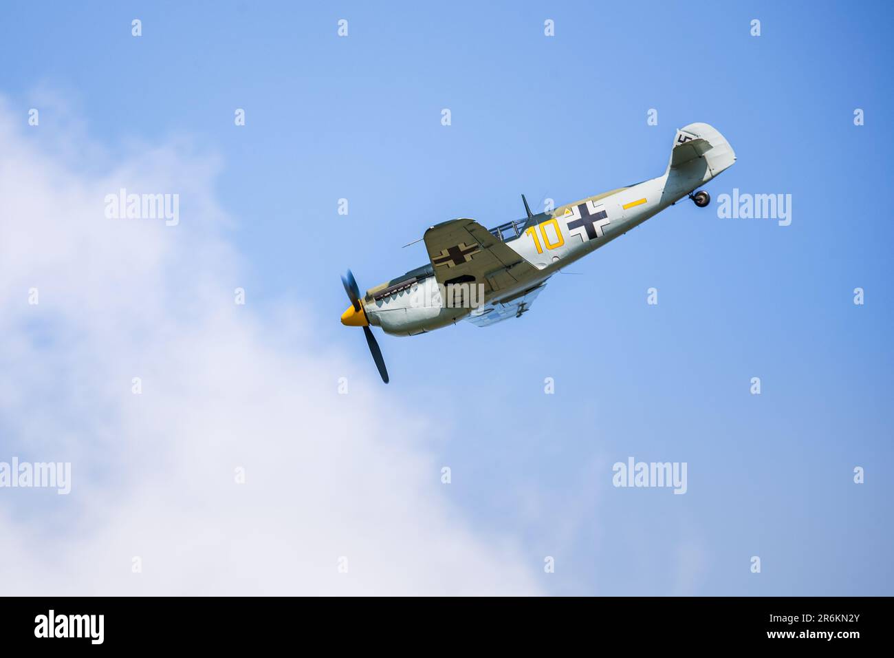 1949 Hispano HA-112 MIL Buchon 'G-AWHK' en avion à Shuttleworth dans le monde Airshow tenu à l'ancien aérodrome de Warden le 4th juin 2023. Banque D'Images