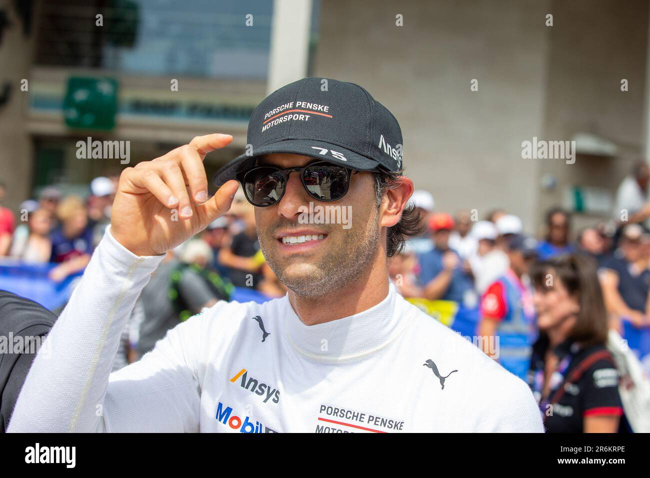 Le Mans, France. 09th juin 2022. # 75, le Mans, France, vendredi 9th juin 2023 : Felipe Nasr, équipe Porsche Penske Motorsport, Porsche 963 car, classe HYPERCAR, lors du défilé des pilotes du 24H du Mans sur 10 juin . L'écurie Porsche Penske Motorsport se produit en classe HYPERCAR dans les 24 heures du Mans sur le circuit de la Sarthe, image payante, photo copyright © Geert FRANQUET/ATP images (FRANQUET Geert /ATP/SPP) crédit: SPP Sport Press photo. /Alamy Live News Banque D'Images