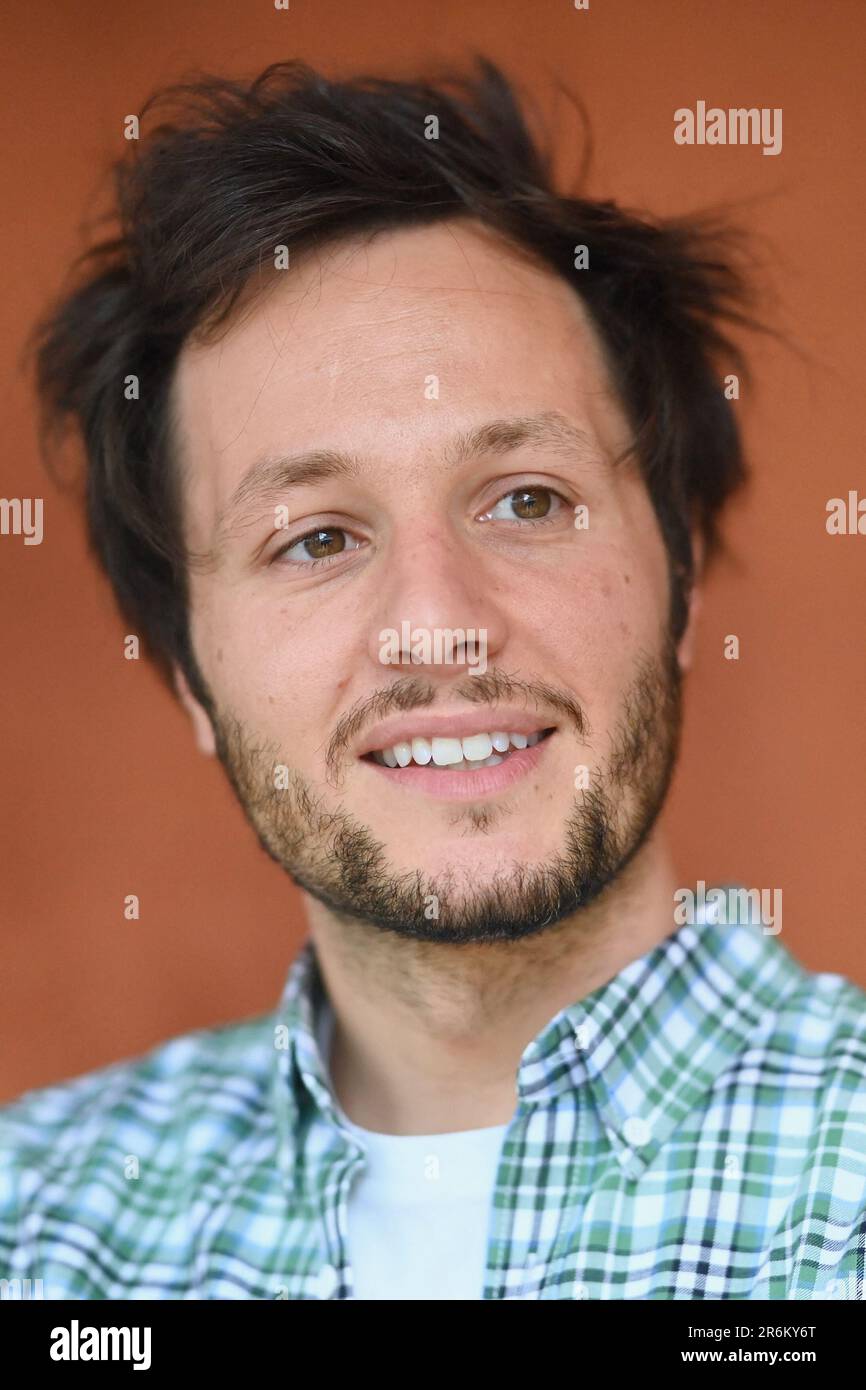 La chanteuse Vianney participe à l'Open de France 2023 à Roland Garros