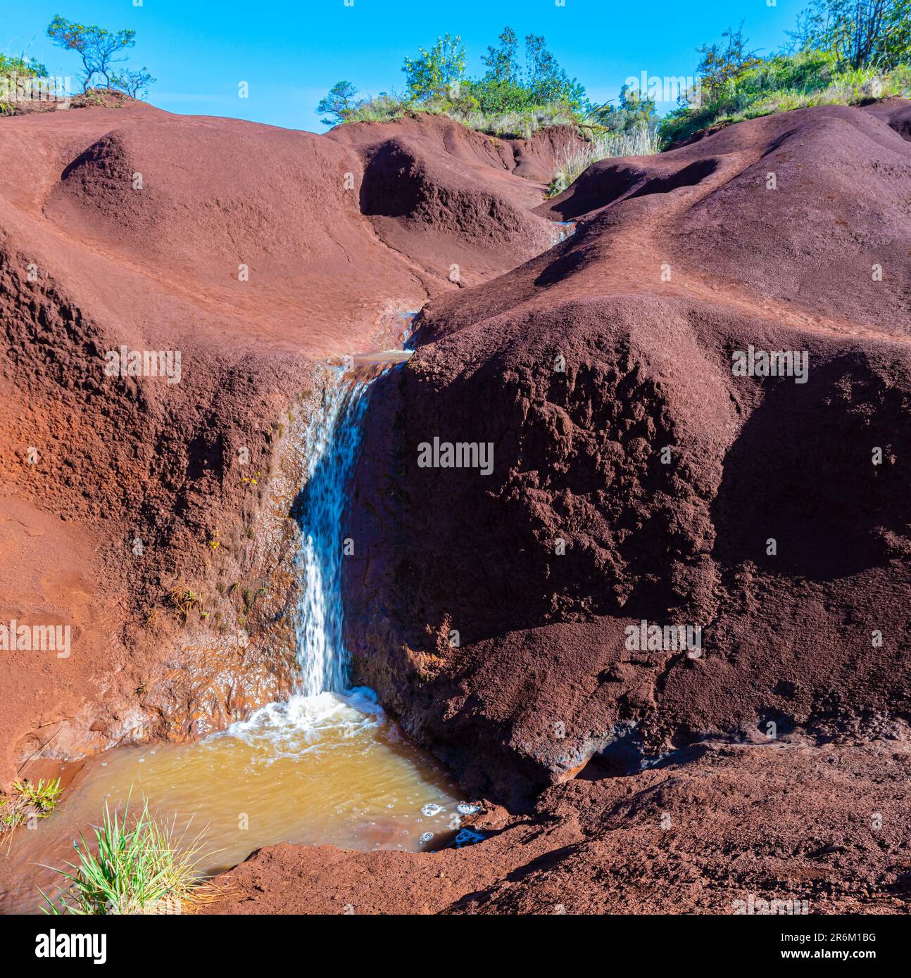 Chute d'eau Red Dirt, parc national de Waimea Canyon, Kauai, Hawaï, États-Unis Banque D'Images