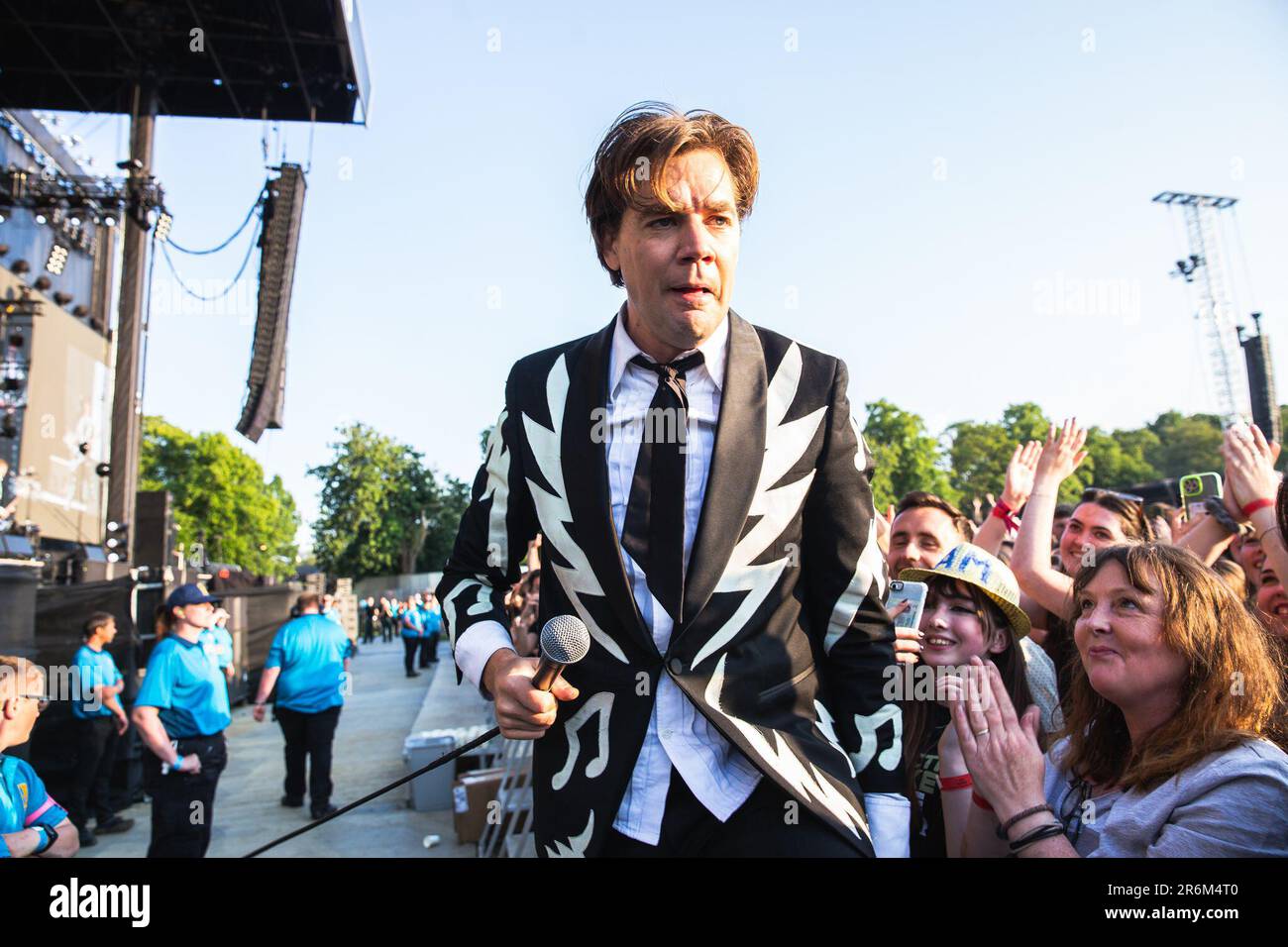 9 juin 2023: Howlin' Pelle, Nichols arson, Chris Dangerous, Vigilante Carlstroem, Et le Johan et seulement du groupe de rock suédois, les ruches, se produire au parc Hillsborough soutenant les singes arctiques la première nuit de la résidence de deux nuits 2023 (Credit image: © Myles Wright/ZUMA Press Wire) USAGE ÉDITORIAL SEULEMENT! Non destiné À un usage commercial ! Banque D'Images 9 juin 2023: Howlin' Pelle, Nichols arson, Chris Dangerous, Vigilante Carlstroem, Et le Johan et seulement du groupe de rock suédois, les ruches, se produire au parc Hillsborough soutenant les singes arctiques la première nuit de la résidence de deux nuits 2023 (Credit image: © Myles Wright/ZUMA Press Wire) USAGE ÉDITORIAL SEULEMENT! Non destiné À un usage commercial ! Banque D'Images