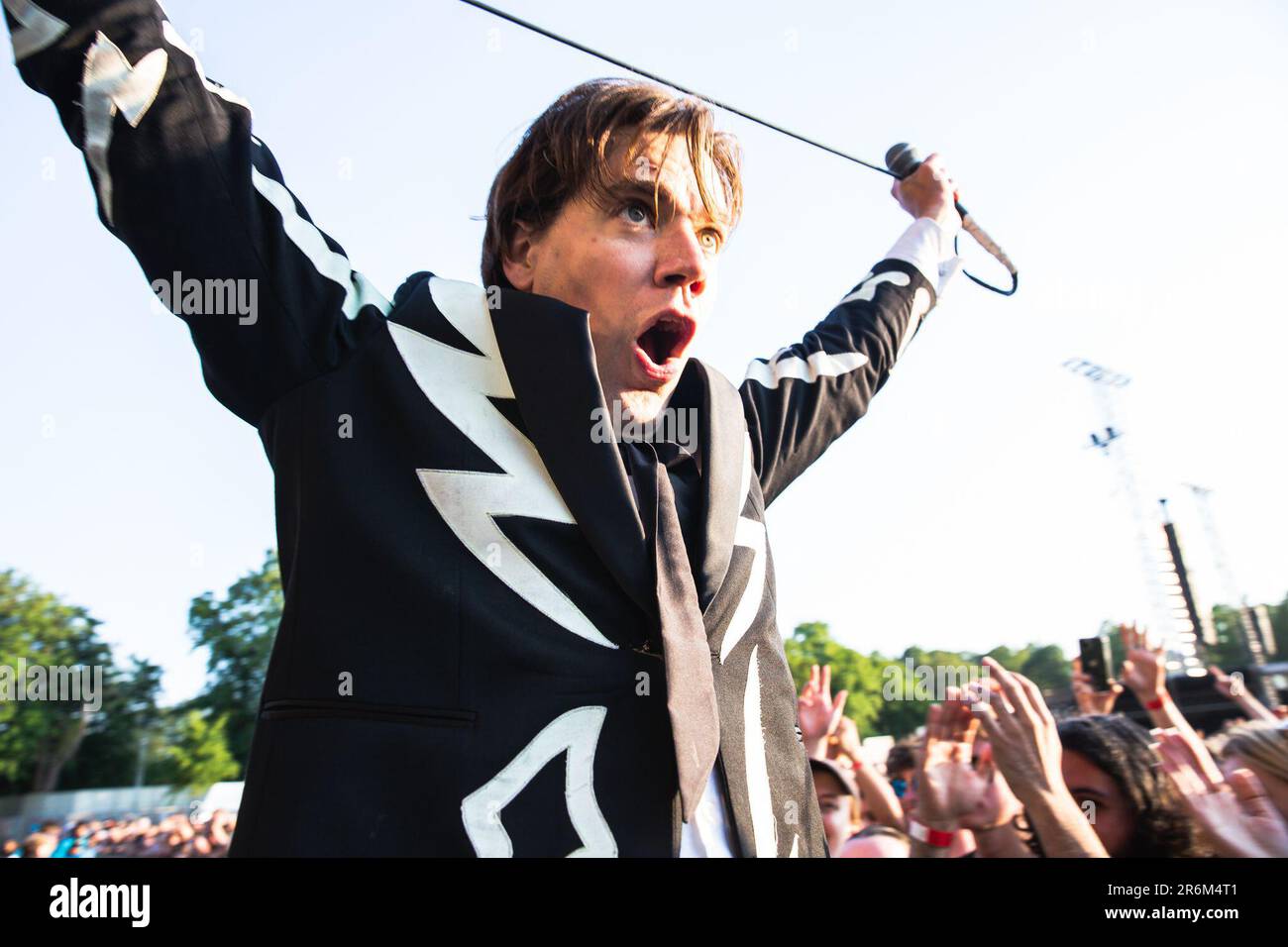 9 juin 2023: Howlin' Pelle, Nichols arson, Chris Dangerous, Vigilante Carlstroem, Et le Johan et seulement du groupe de rock suédois, les ruches, se produire au parc Hillsborough soutenant les singes arctiques la première nuit de la résidence de deux nuits 2023 (Credit image: © Myles Wright/ZUMA Press Wire) USAGE ÉDITORIAL SEULEMENT! Non destiné À un usage commercial ! Banque D'Images 9 juin 2023: Howlin' Pelle, Nichols arson, Chris Dangerous, Vigilante Carlstroem, Et le Johan et seulement du groupe de rock suédois, les ruches, se produire au parc Hillsborough soutenant les singes arctiques la première nuit de la résidence de deux nuits 2023 (Credit image: © Myles Wright/ZUMA Press Wire) USAGE ÉDITORIAL SEULEMENT! Non destiné À un usage commercial ! Banque D'Images