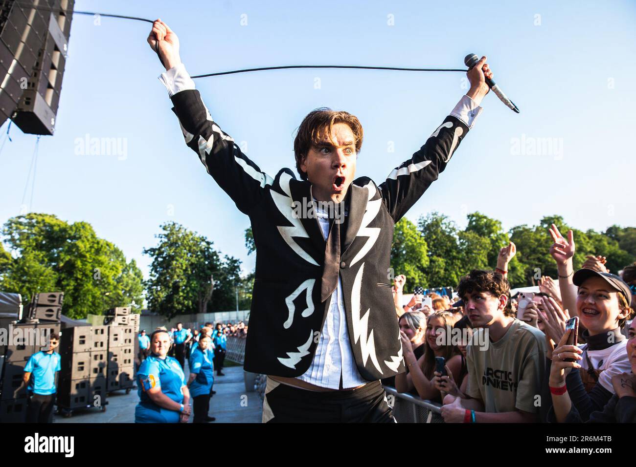 9 juin 2023: Howlin' Pelle, Nichols arson, Chris Dangerous, Vigilante Carlstroem, Et le Johan et seulement du groupe de rock suédois, les ruches, se produire au parc Hillsborough soutenant les singes arctiques la première nuit de la résidence de deux nuits 2023 (Credit image: © Myles Wright/ZUMA Press Wire) USAGE ÉDITORIAL SEULEMENT! Non destiné À un usage commercial ! Banque D'Images 9 juin 2023: Howlin' Pelle, Nichols arson, Chris Dangerous, Vigilante Carlstroem, Et le Johan et seulement du groupe de rock suédois, les ruches, se produire au parc Hillsborough soutenant les singes arctiques la première nuit de la résidence de deux nuits 2023 (Credit image: © Myles Wright/ZUMA Press Wire) USAGE ÉDITORIAL SEULEMENT! Non destiné À un usage commercial ! Banque D'Images