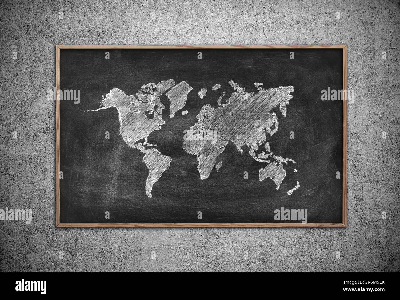 tableau à craie avec plan du monde sur le mur Banque D'Images