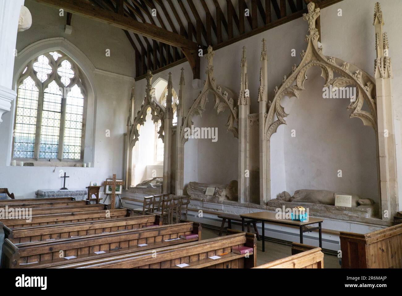 L'église historique de St Mary's à Aldworth, Berkshire. L'église construite en silex dans un petit village abrite les tombes de plusieurs membres de t Banque D'Images
