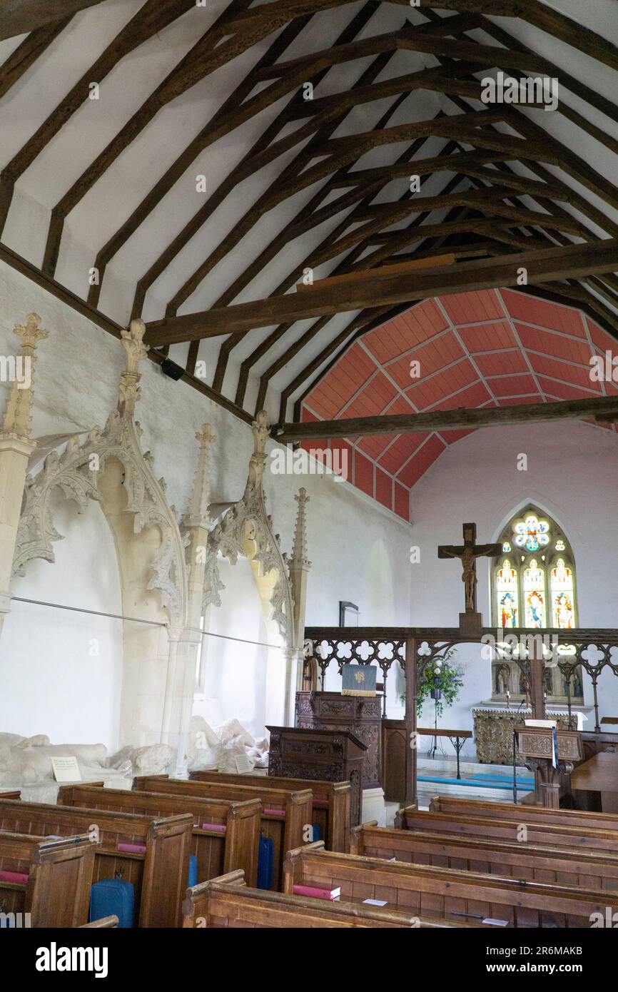 L'église historique de St Mary's à Aldworth, Berkshire. L'église construite en silex dans un petit village abrite les tombes de plusieurs membres de t Banque D'Images