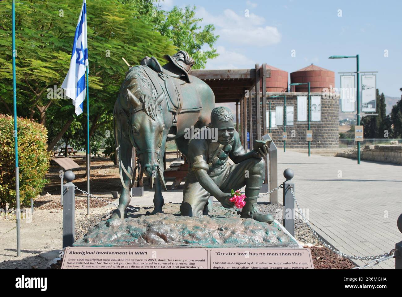 Australian Light Horse Memorial à Semakh, Israël, en particulier les troopeurs autochtones. La figure est basée sur le cavalier Jack Pollard du 11th Light Horse. Banque D'Images