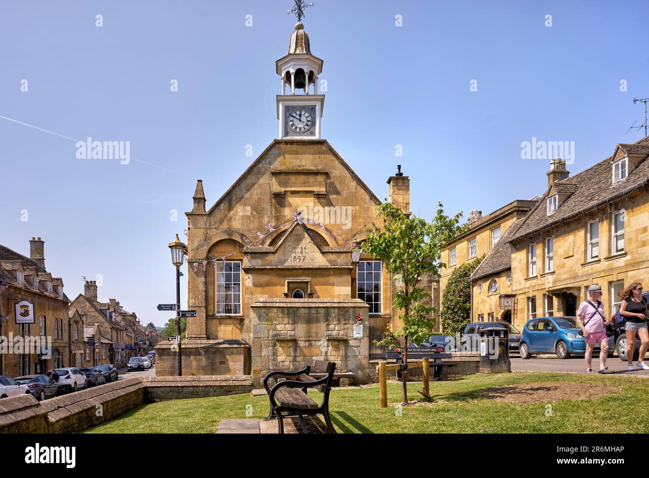 Chipping Campden, Tour de l'horloge, Hôtel de ville, High Street, Cotswolds, Gloucestershire, Angleterre, Royaume-Uni Banque D'Images