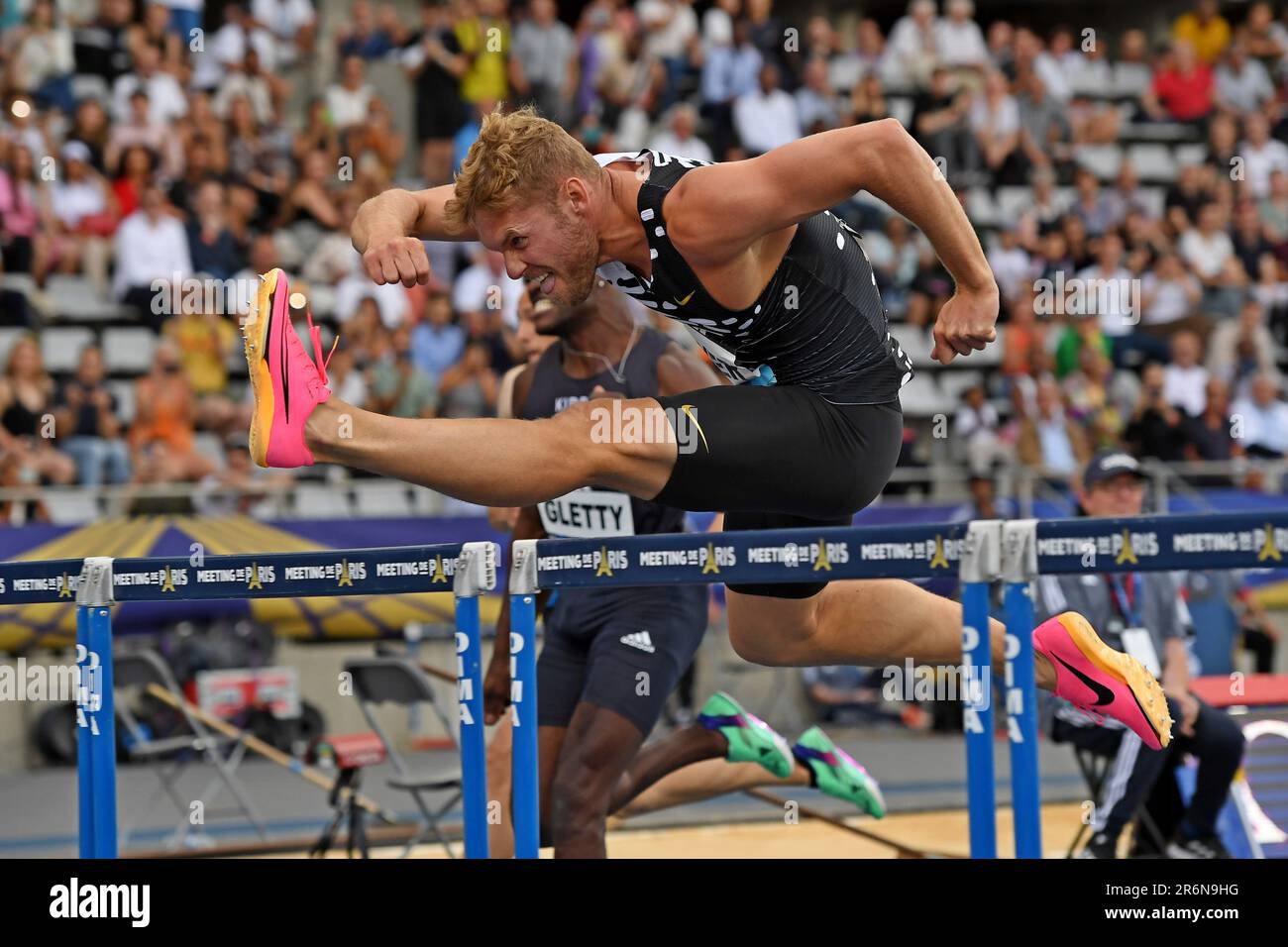 Kevin Mayer (FRA) court dans le 110m haies lors du Meeting de Paris au stade Charlety, vendredi 9 juin 2023, à Paris. (Jiro Mochizuki/image du sport Banque D'Images