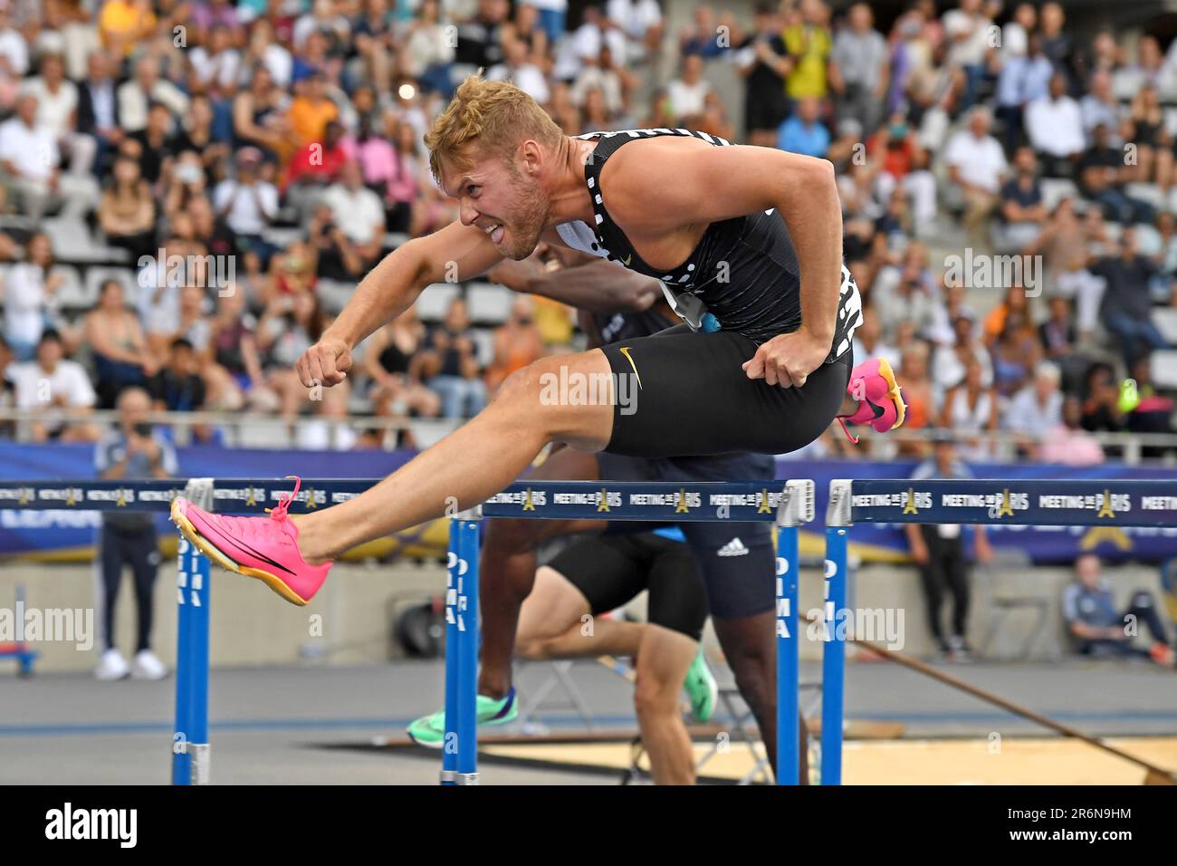 Kevin Mayer (FRA) court dans le 110m haies lors du Meeting de Paris au stade Charlety, vendredi 9 juin 2023, à Paris. (Jiro Mochizuki/image du sport Banque D'Images