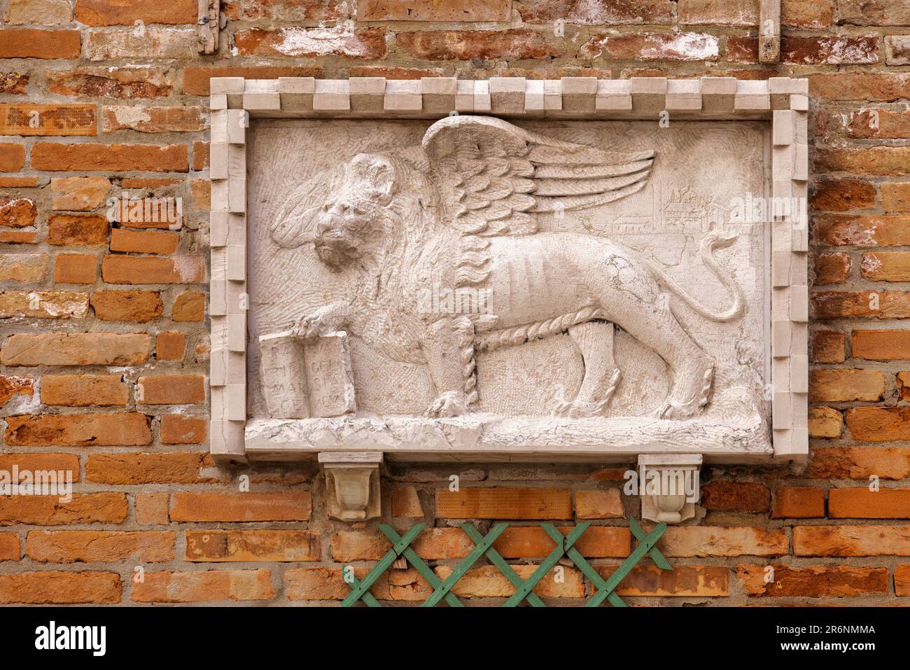 Relief en pierre du Lion vénitien ailé à Venise Banque D'Images