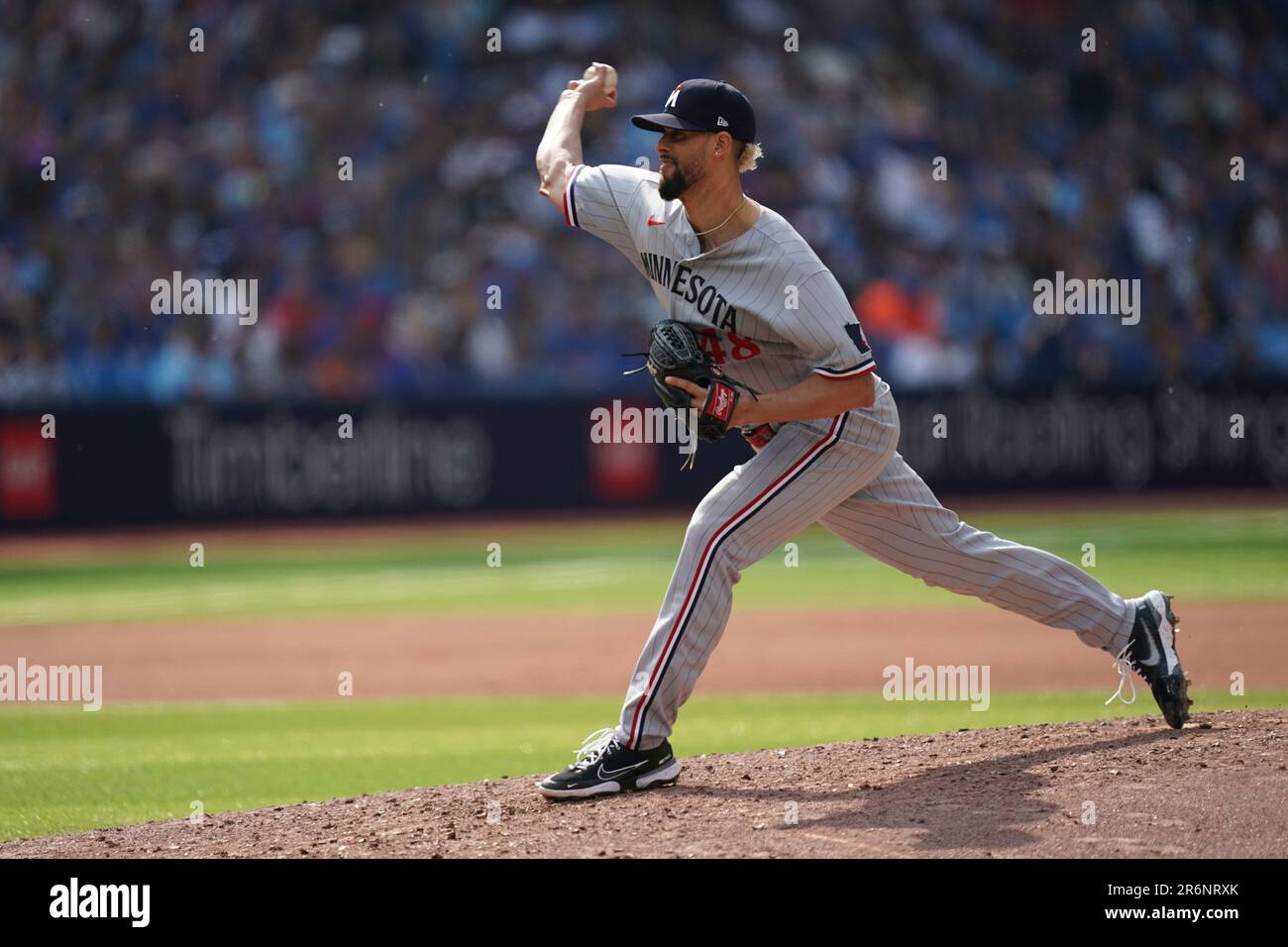 Toronto, Canada. 10th juin 2023. 10 juin 2023, Toronto, ON, Canada: Le lanceur de secours des Twins du Minnesota Jorge Lopez (48) lance contre les Blue Jays de Toronto lors du septième match de baseball de la Ligue américaine de baseball MLB à Toronto samedi, 10 juin 2023. (Credit image: © Arlyn Mcadorey/la presse canadienne par Credit: Zuma Press/Alay Live News Banque D'Images