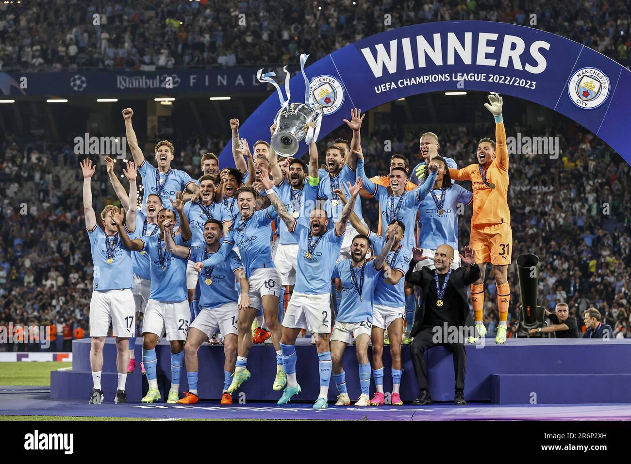 ISTANBUL - Kyle Walker du Manchester City FC, Ruben Dias du Manchester City FC, Kalvin Phillips du Manchester City FC, John Stones du Manchester City FC, Nathan ake du Manchester City FC, Ilkay Gundogan du Manchester City FC, Erling Haaland du Manchester City FC, Jack Grealish du Manchester City FC, Aymeric Laporte du Manchester City FC, Rodrof Manchester City FC, Kevin de Bruyne du Manchester City FC, le gardien de but du Manchester City FC, Stefan Ortega, Julian Alvarez du Manchester City FC, Bernardo Silva du Manchester City FC, Sergio Gomez du Manchester City FC, Manuel Akanji de Manchester City F. Banque D'Images