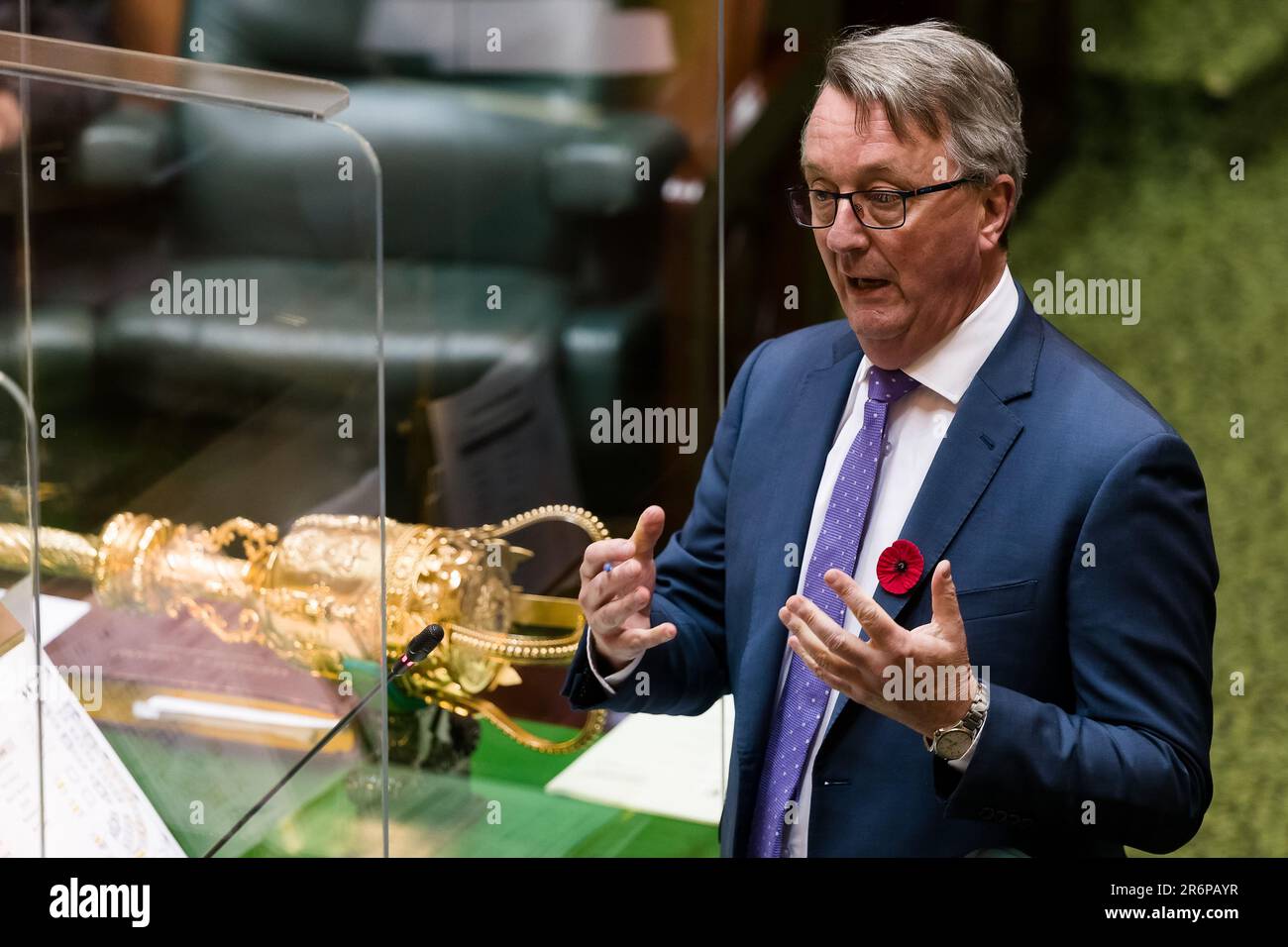 MELBOURNE, AUSTRALIE - NOVEMBRE 10 : le ministre de la Santé, Martin Foley, lors de l'heure des questions, le 10 novembre 2020, à Melbourne, en Australie. Les restrictions de la COVID-19 se sont encore atténuées dans tout le Victoria, la frontière entre le métro et la région et la limite de déplacement de 25km personnes depuis leur domicile n'étant plus en vigueur. Banque D'Images
