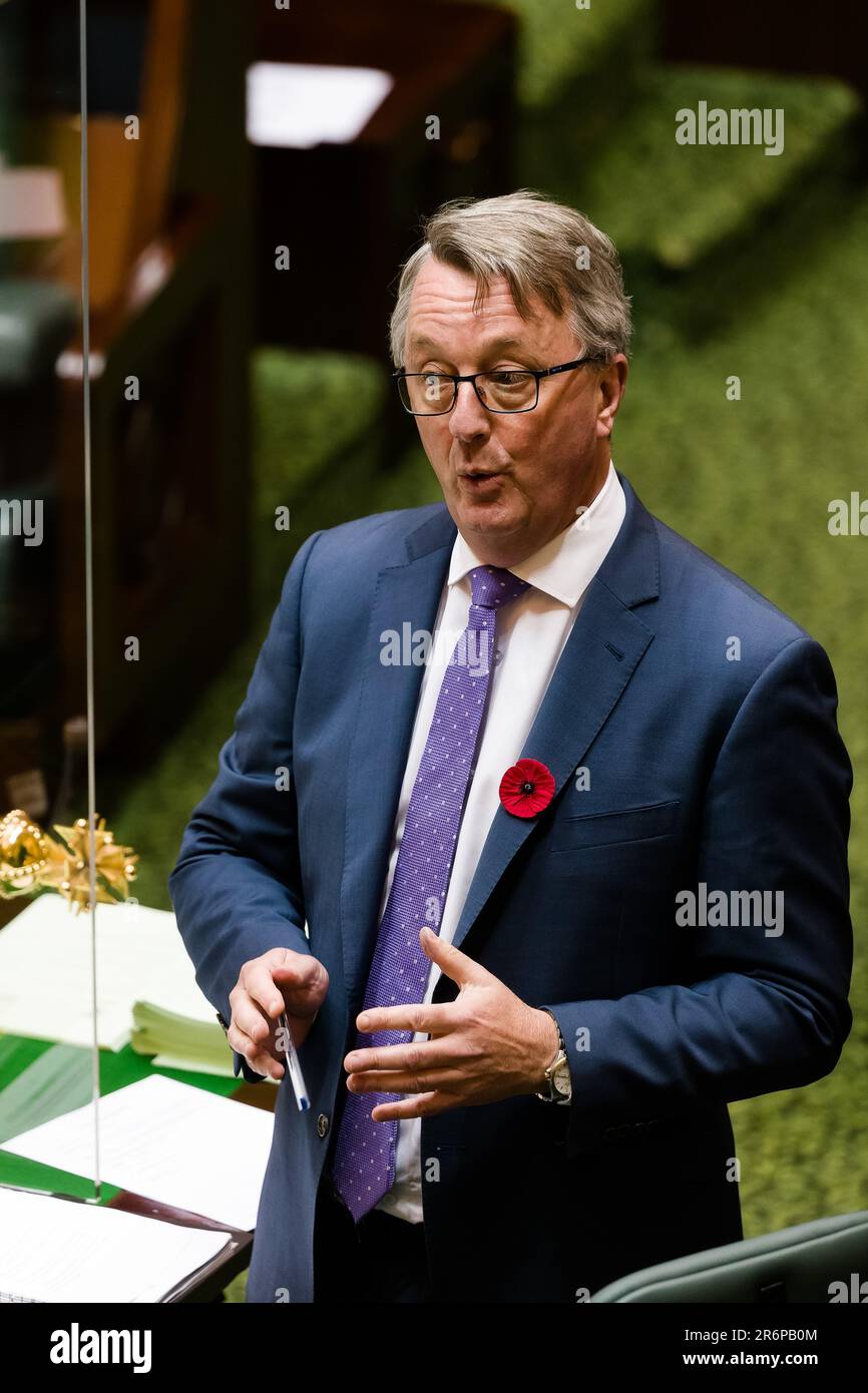 MELBOURNE, AUSTRALIE - NOVEMBRE 10 : le ministre de la Santé, Martin Foley, lors de l'heure des questions, le 10 novembre 2020, à Melbourne, en Australie. Les restrictions de la COVID-19 se sont encore atténuées dans tout le Victoria, la frontière entre le métro et la région et la limite de déplacement de 25km personnes depuis leur domicile n'étant plus en vigueur. Banque D'Images