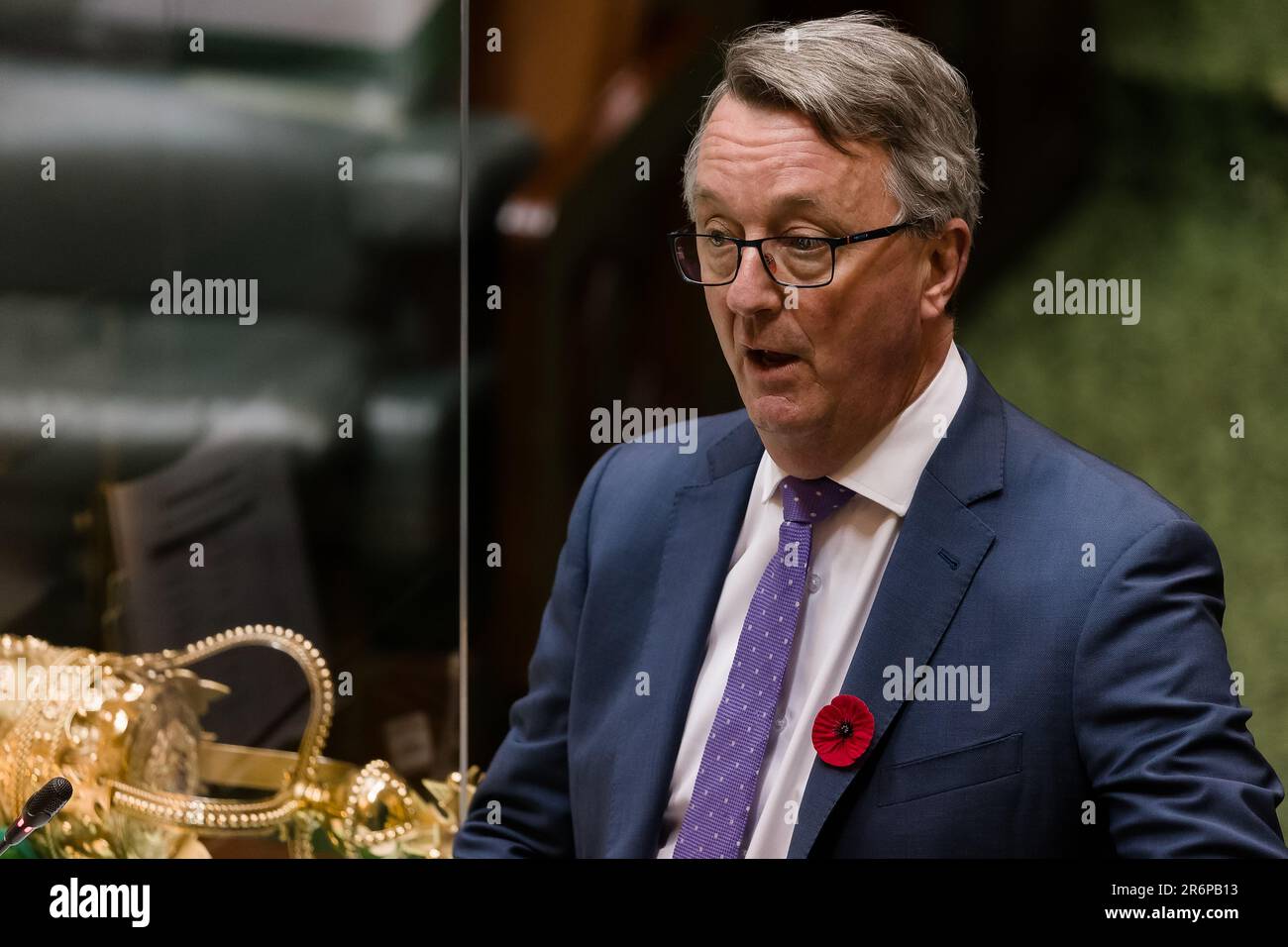 MELBOURNE, AUSTRALIE - 10 NOVEMBRE : Martin Foley s'exprime à l'heure des questions le 10 novembre 2020 à Melbourne, Australie. Les restrictions de la COVID-19 se sont encore atténuées dans tout le Victoria, la frontière entre le métro et la région et la limite de déplacement de 25km personnes depuis leur domicile n'étant plus en vigueur. Banque D'Images