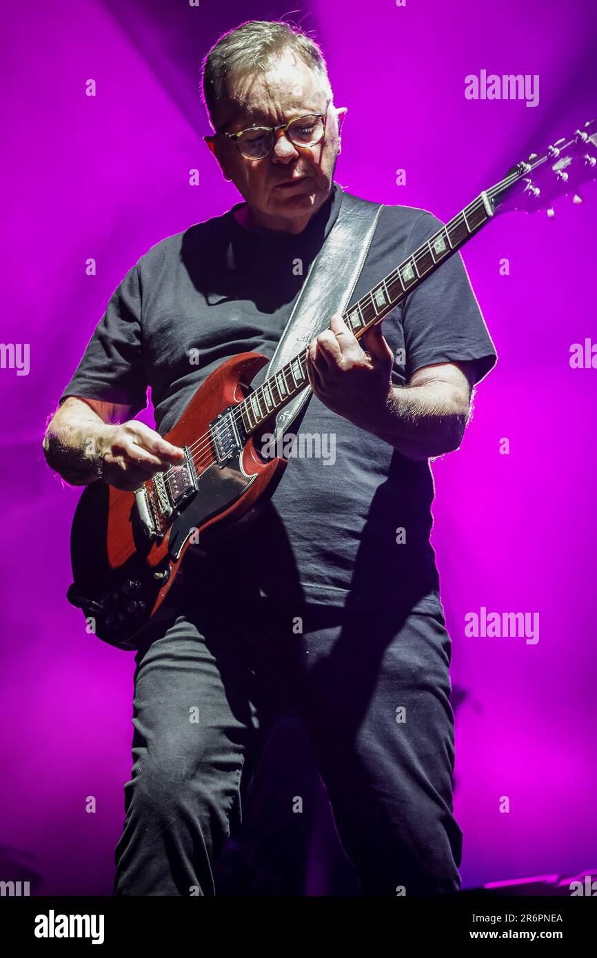 Porto, Portugal. 10th juin 2023. Bernard Sumner, du groupe de rock anglais New Order, se produit sur scène au Primavera Sound. Crédit : SOPA Images Limited/Alamy Live News Banque D'Images