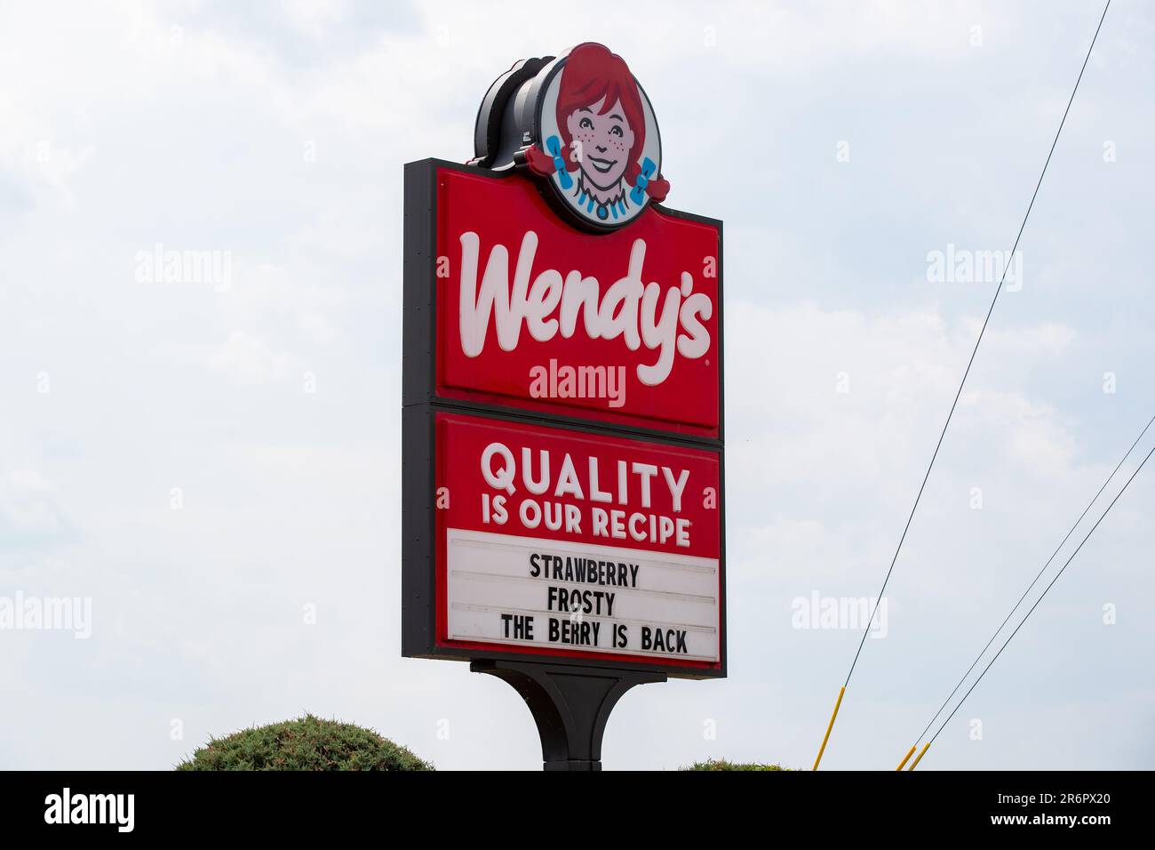Muncy, États-Unis. 10th juin 2023. Le logo de Wendy est visible sur une enseigne à l'extérieur du restaurant de Muncy. Crédit : SOPA Images Limited/Alamy Live News Banque D'Images