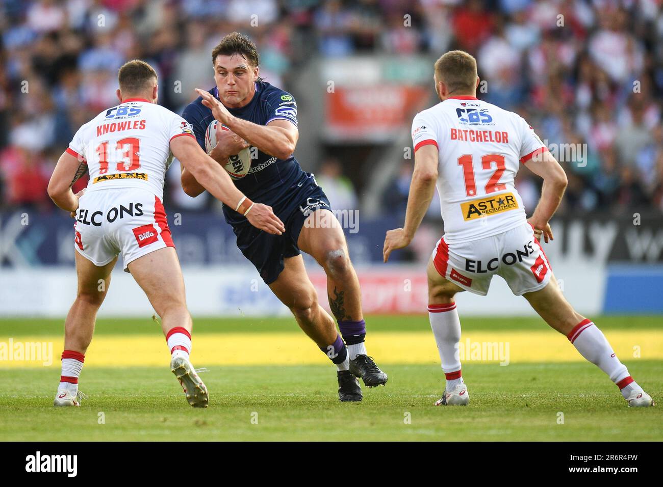 St. Helens, Angleterre - 9th juin 2023 - Liam Byrne, de Wigan Warriors, attaqué par Morgan Knowles de St Helens. Rugby League Betfred Super League , St. Helens vs Wigan Warriors au stade Totally Wicked, St. Helens, Royaume-Uni Banque D'Images