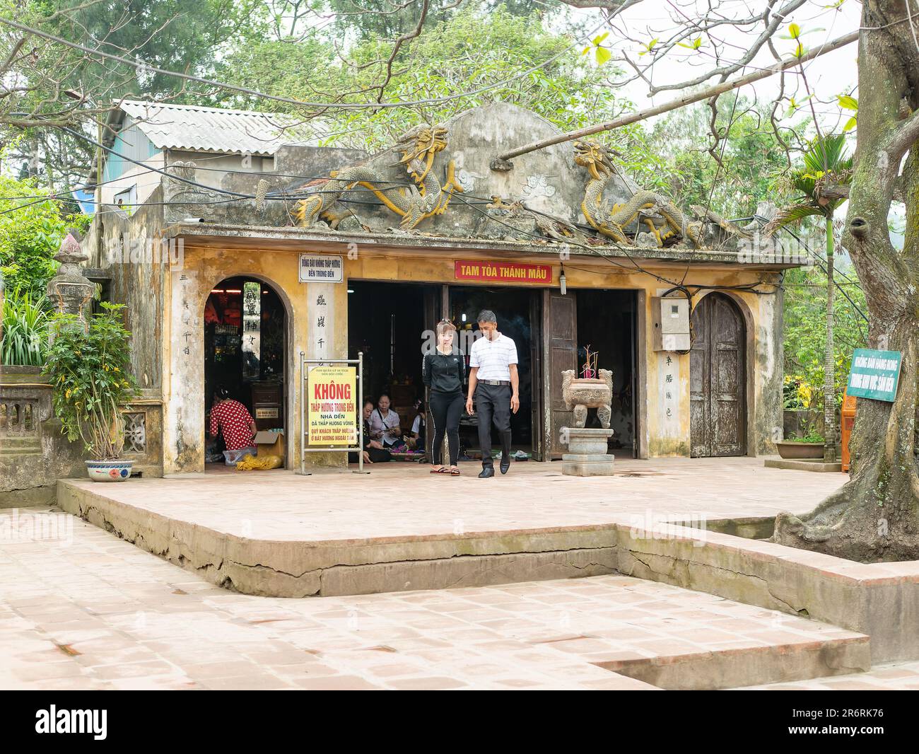 Den Doc Cuoc, Tam Toa Thanh Mau, un petit temple pour Thanh, Thanh Giong à l'extrémité sud de Sam son Beach dans la province de Thanh Hoa au Vietnam. THA Banque D'Images