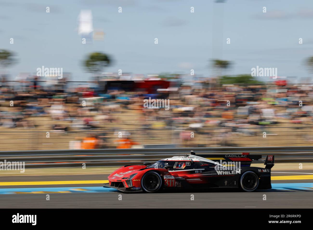 311 DERANI Luis Felipe (BRA), SIMS Alexander (gbr), AITKEN Jack (gbr), action Express Racing, Cadillac V-Series.R, Action pendant les 24 heures du Mans 2023 sur le circuit des 24 heures du Mans de 10 juin à 11, 2023 au Mans, France - photo: FR..d..ric le Floc'h/DPPI/LiveMedia Banque D'Images